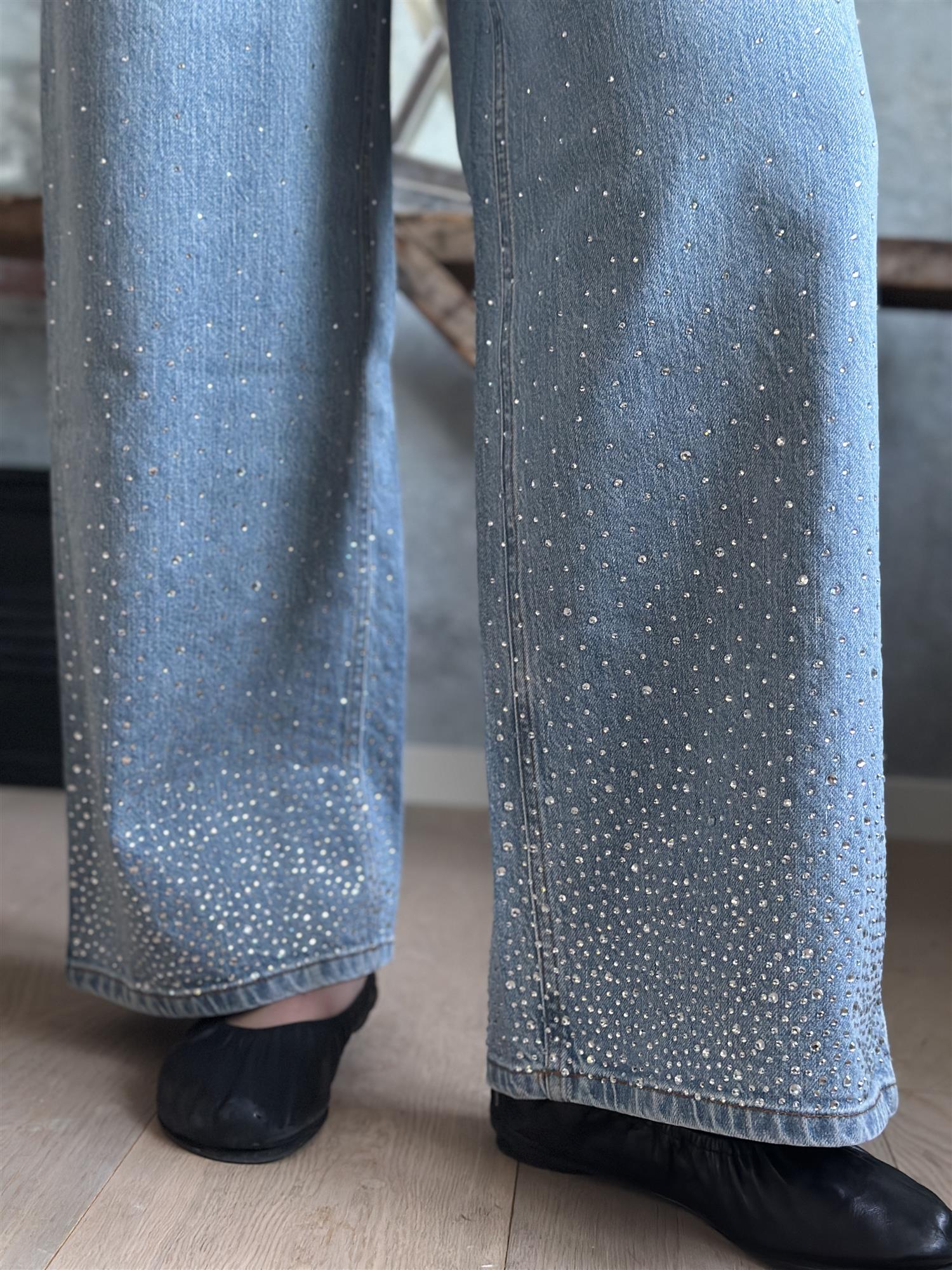 AbbyFV 745 Light Rinse Rhinestone