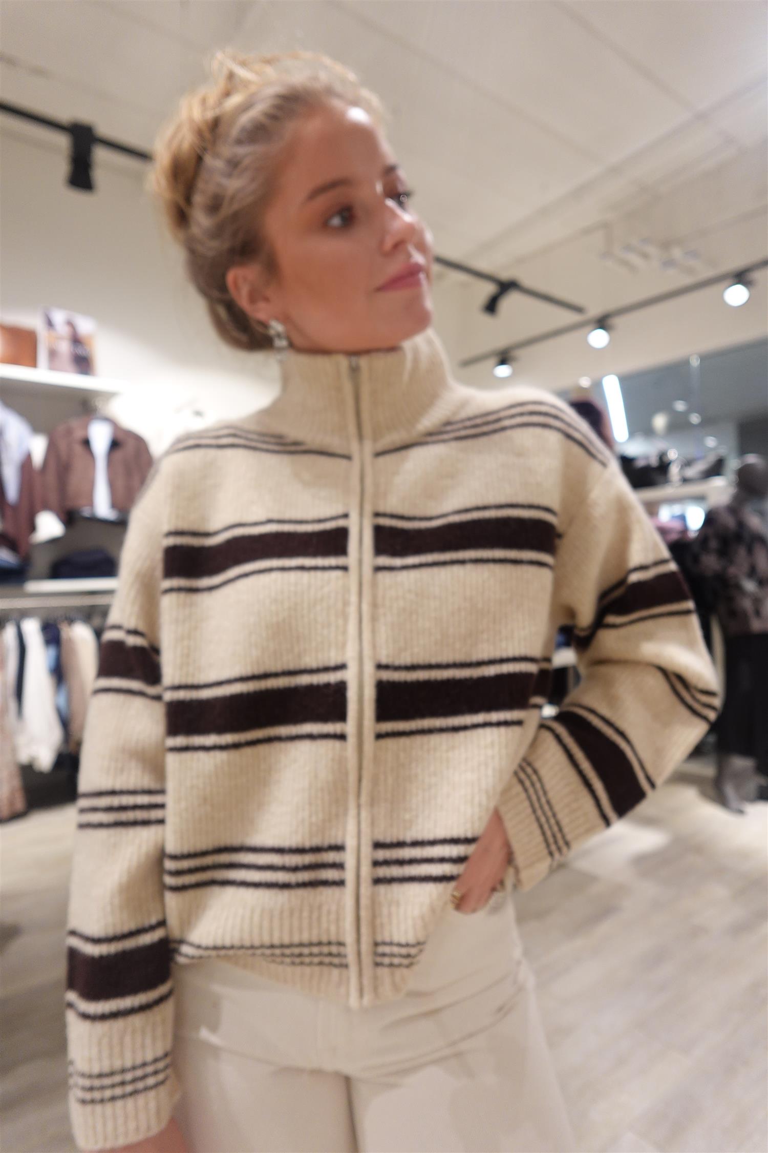 Camiriapw Pullover Off White w Brown Stripes
