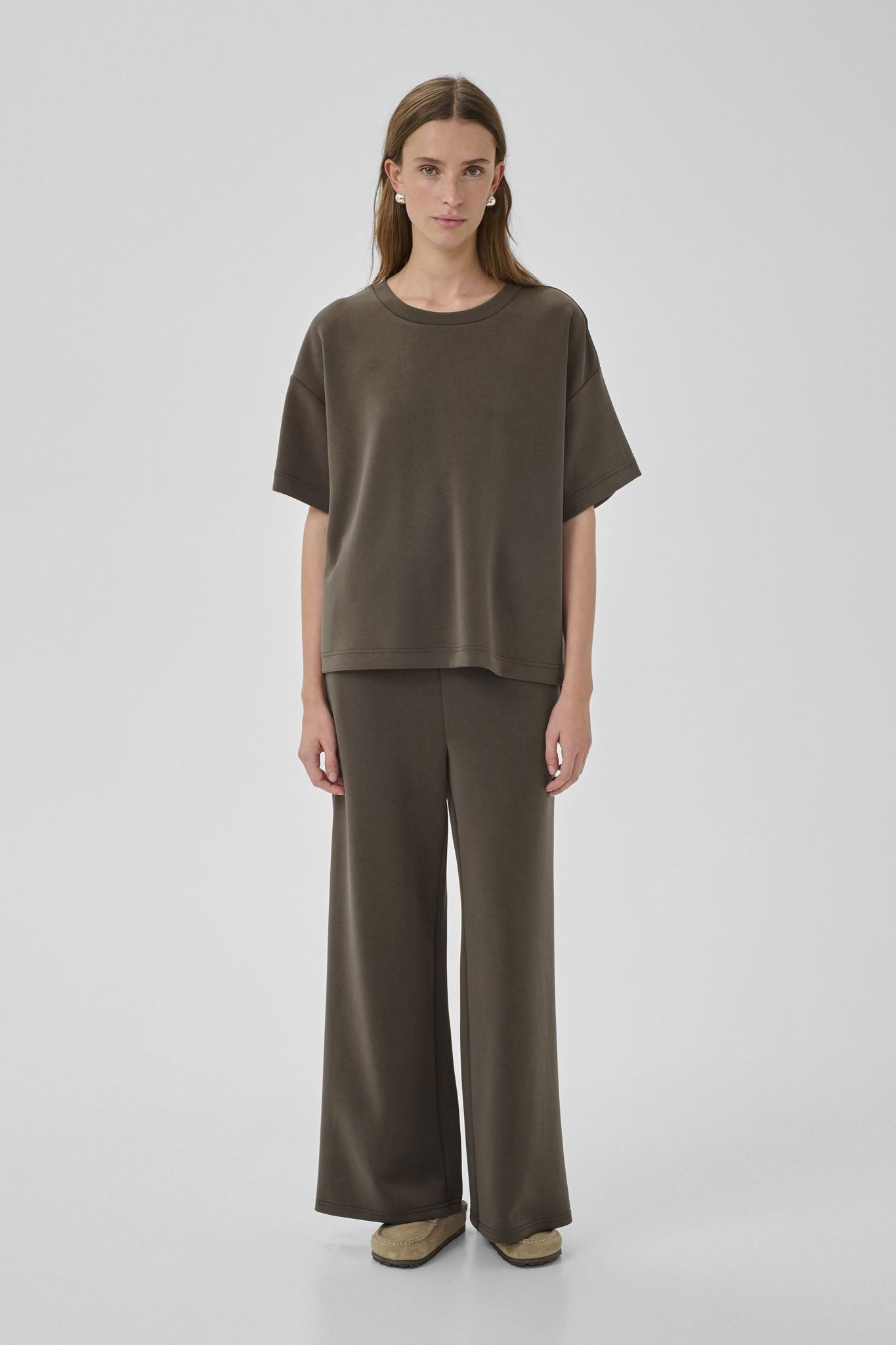 Hellemw Emb Boxy Tee
