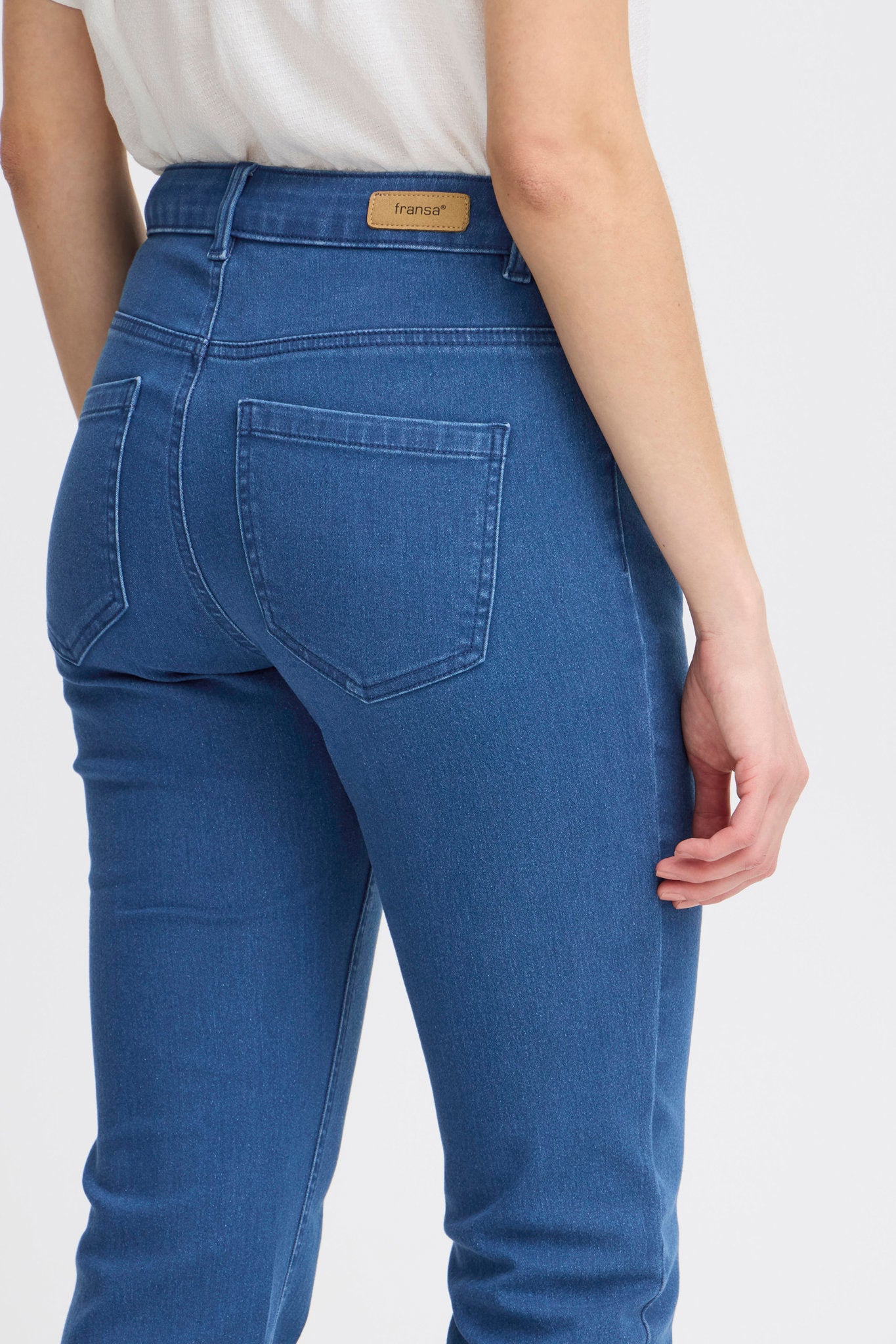 Luxe Elli Capri Mid Blue Denim