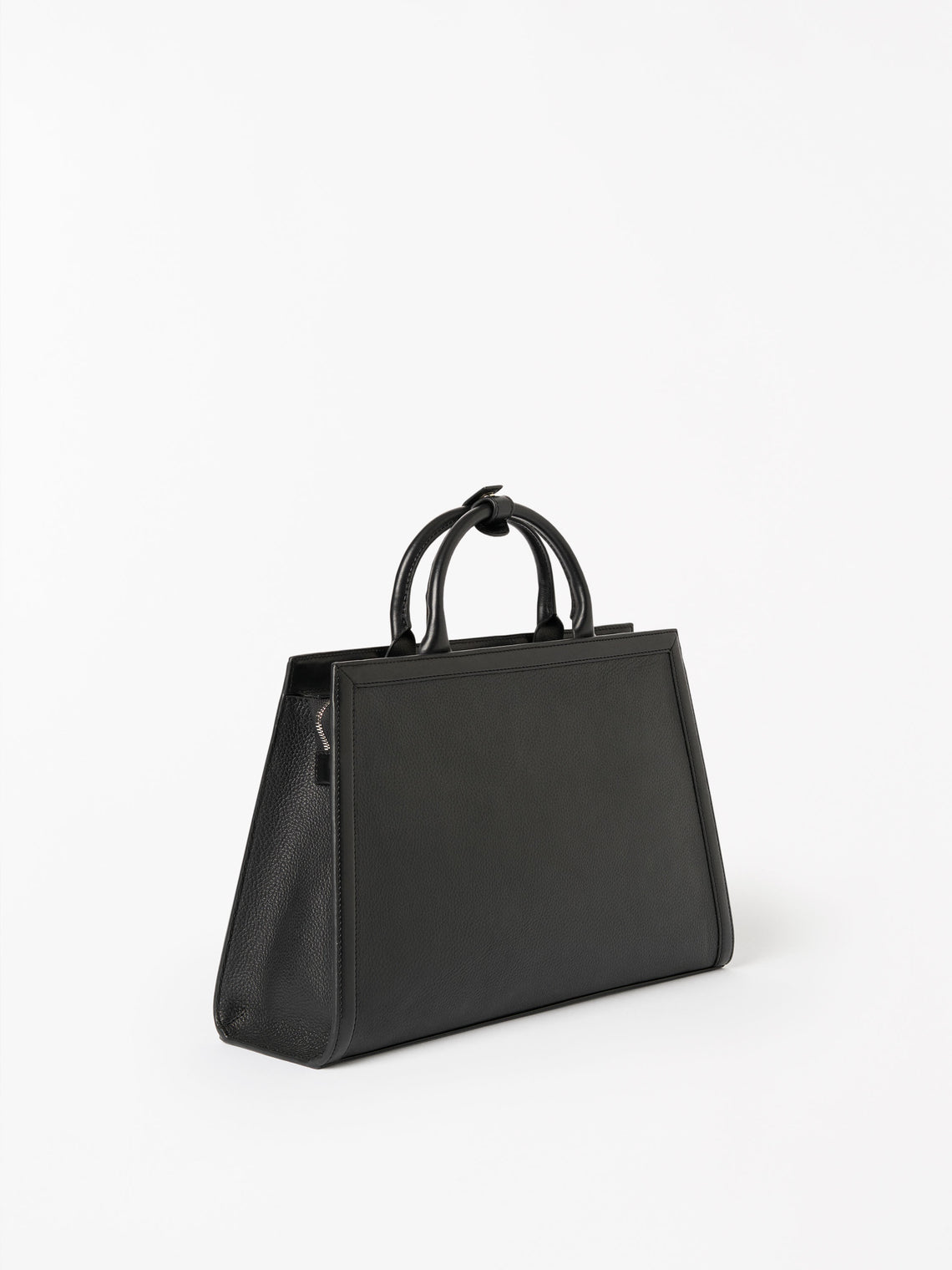 Acori Black