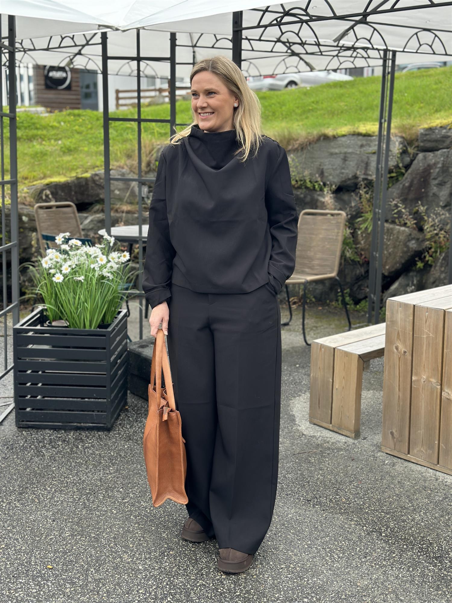 Reign Tailored Extra Wide Black