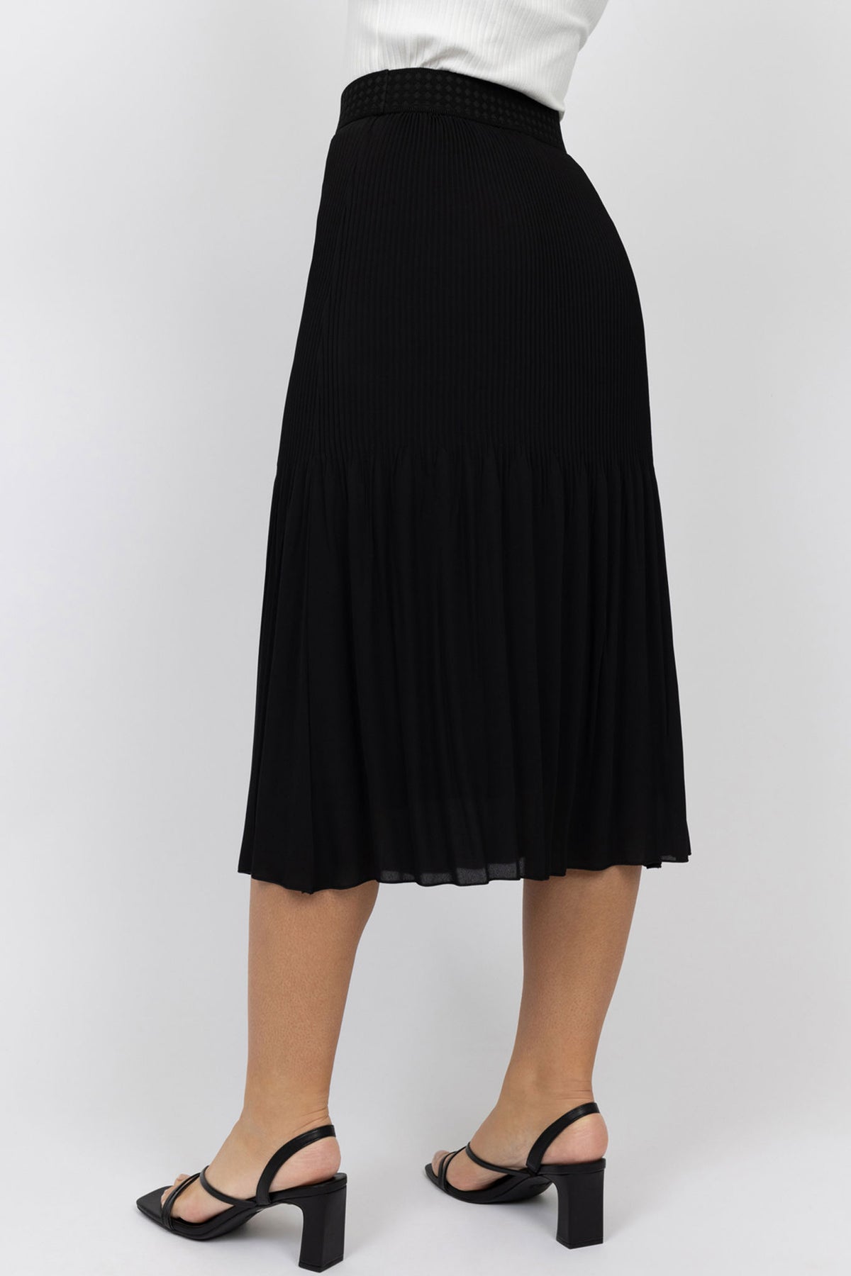 Rise Skirt Black