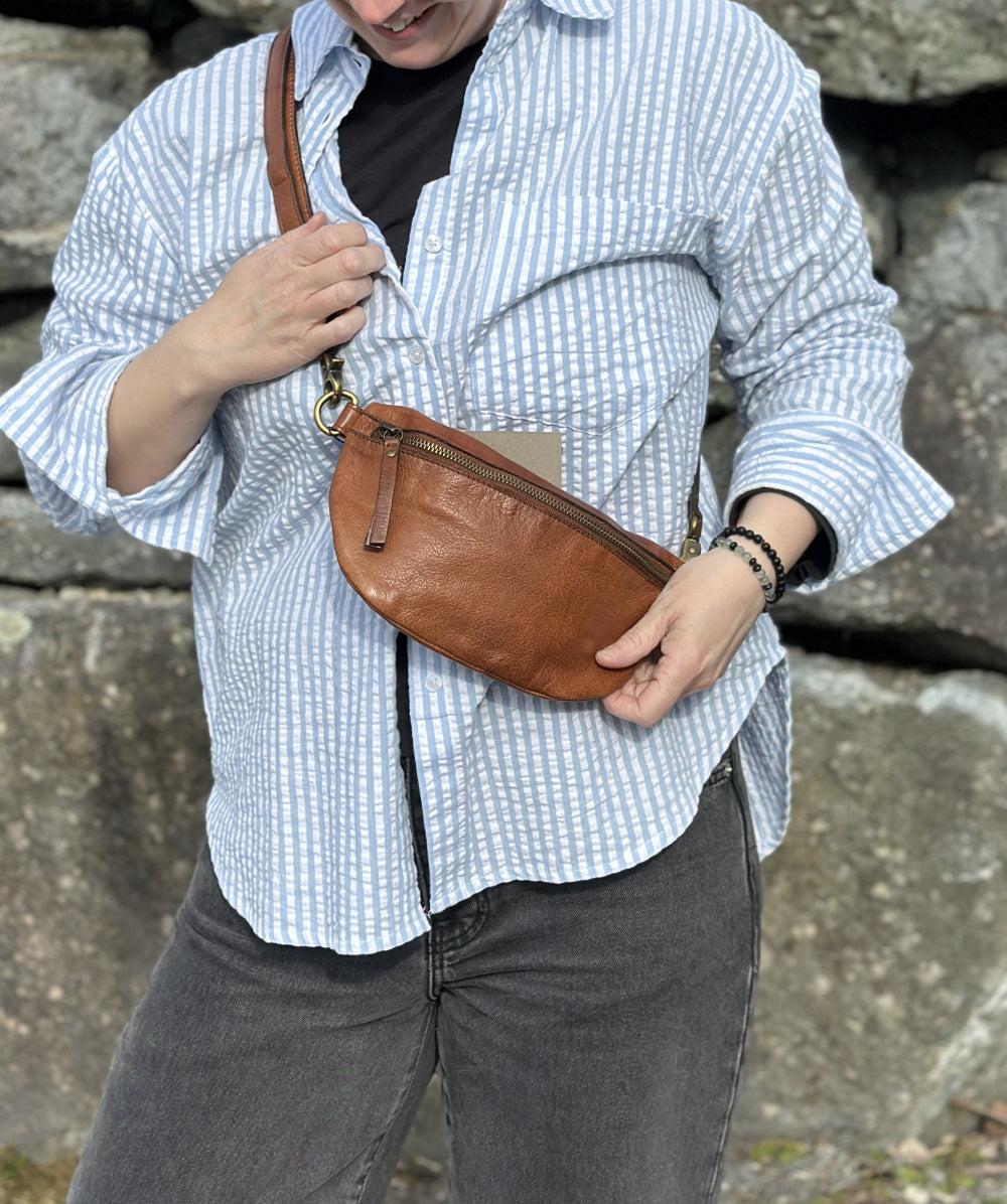 Gisela Urban Walnut/Brass