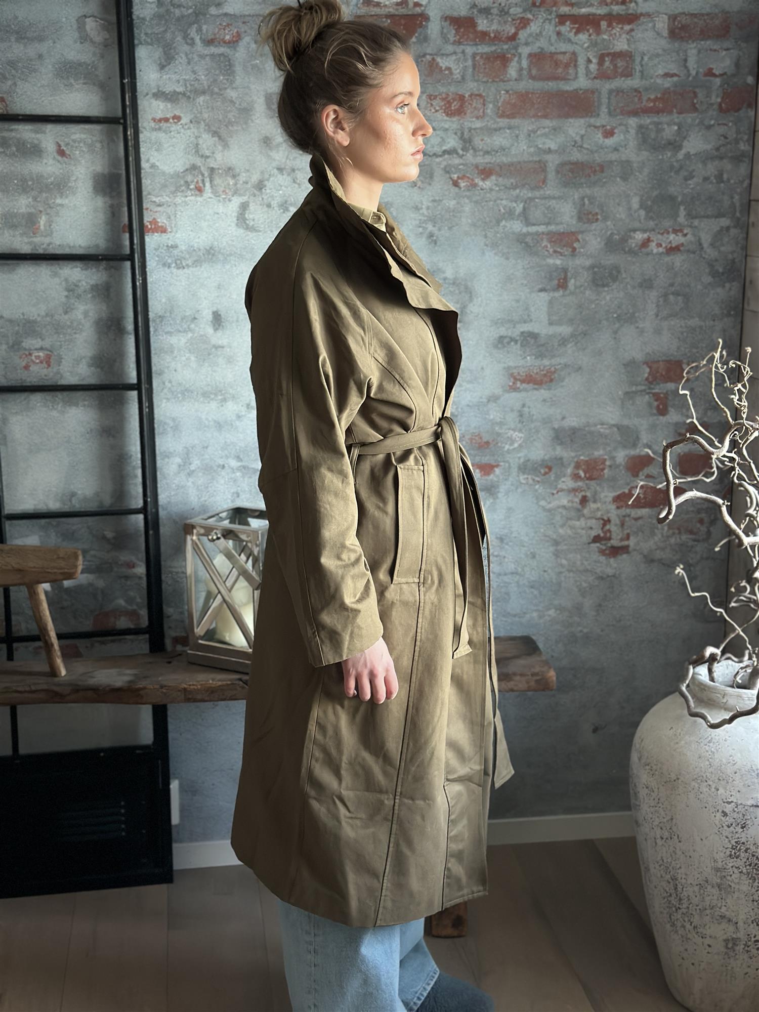 MWLyon Trenchcoat Capers