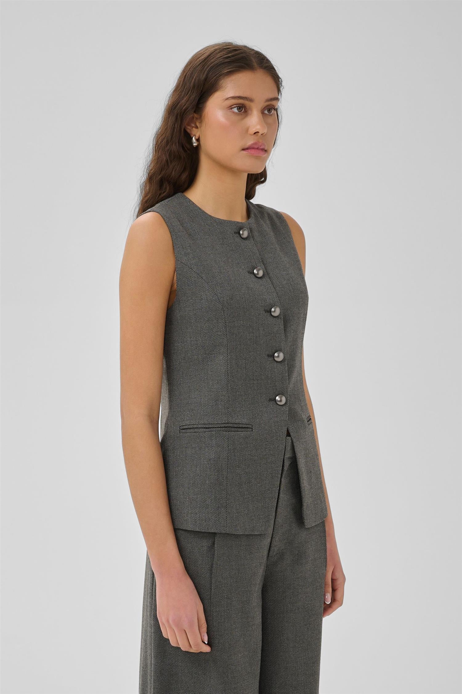 Mwdina Vest