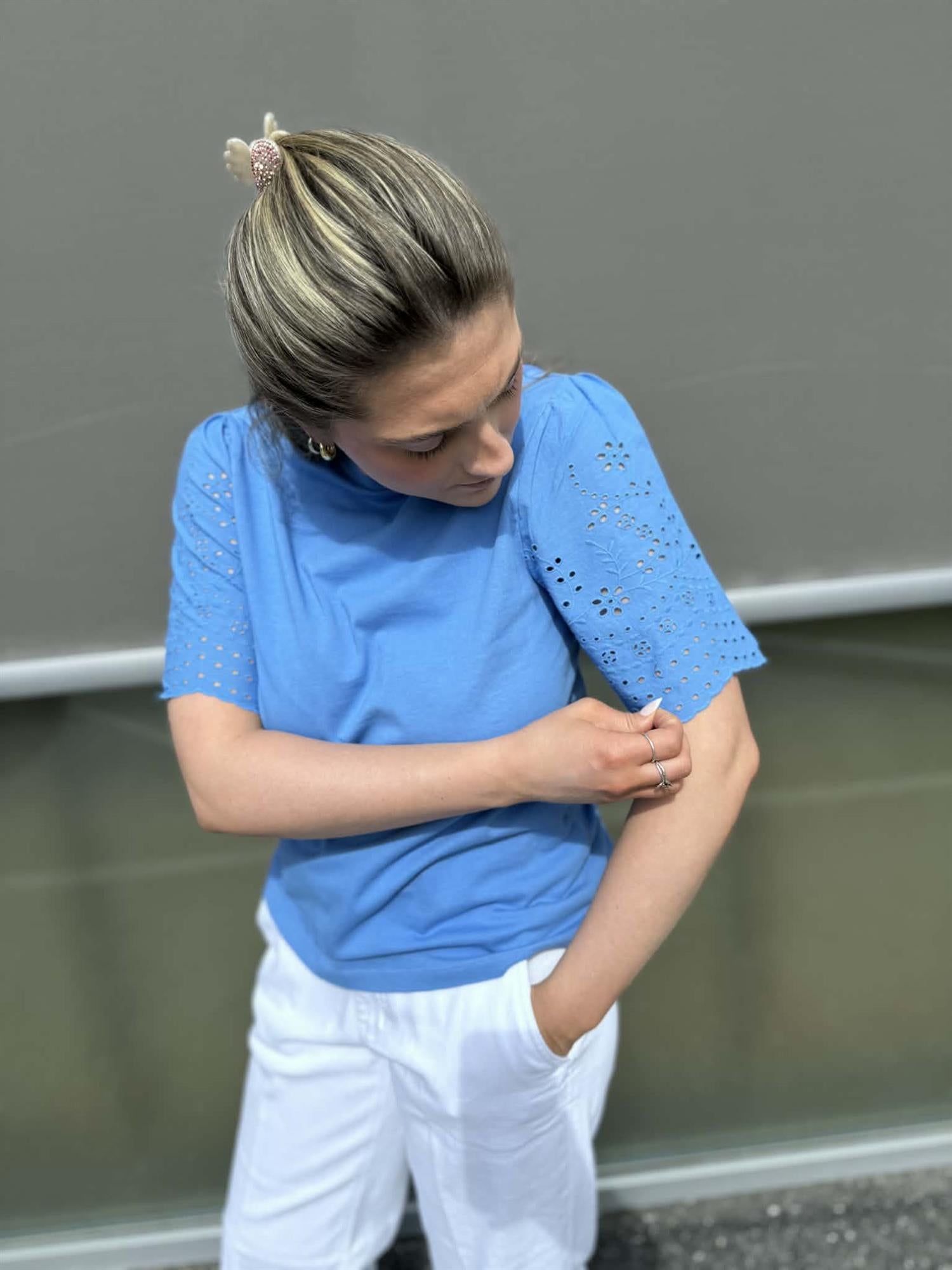 Yaslex Ss Top W. Emb Sleeves Marina