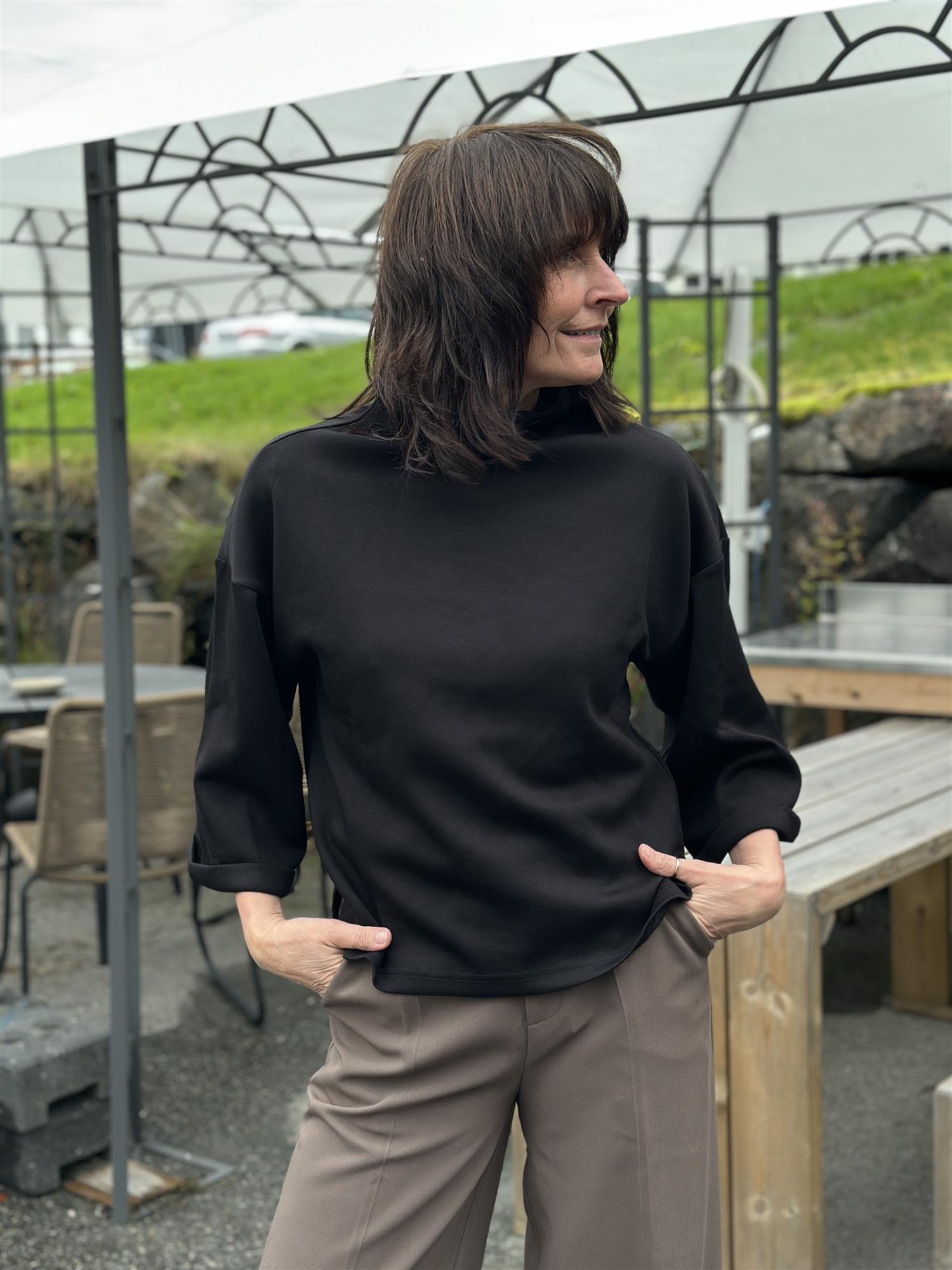 Elle Top Black