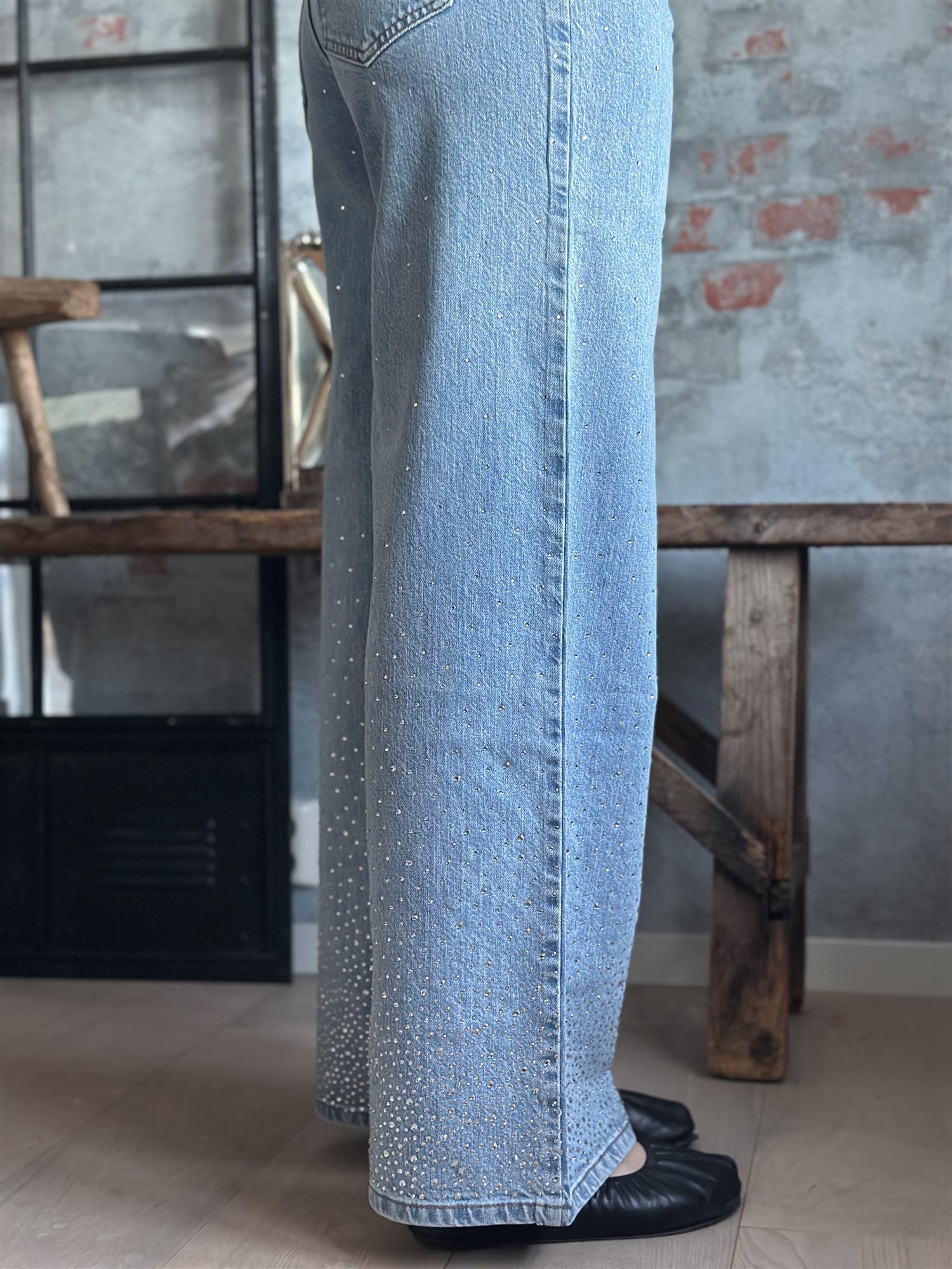 AbbyFV 745 Light Rinse Rhinestone