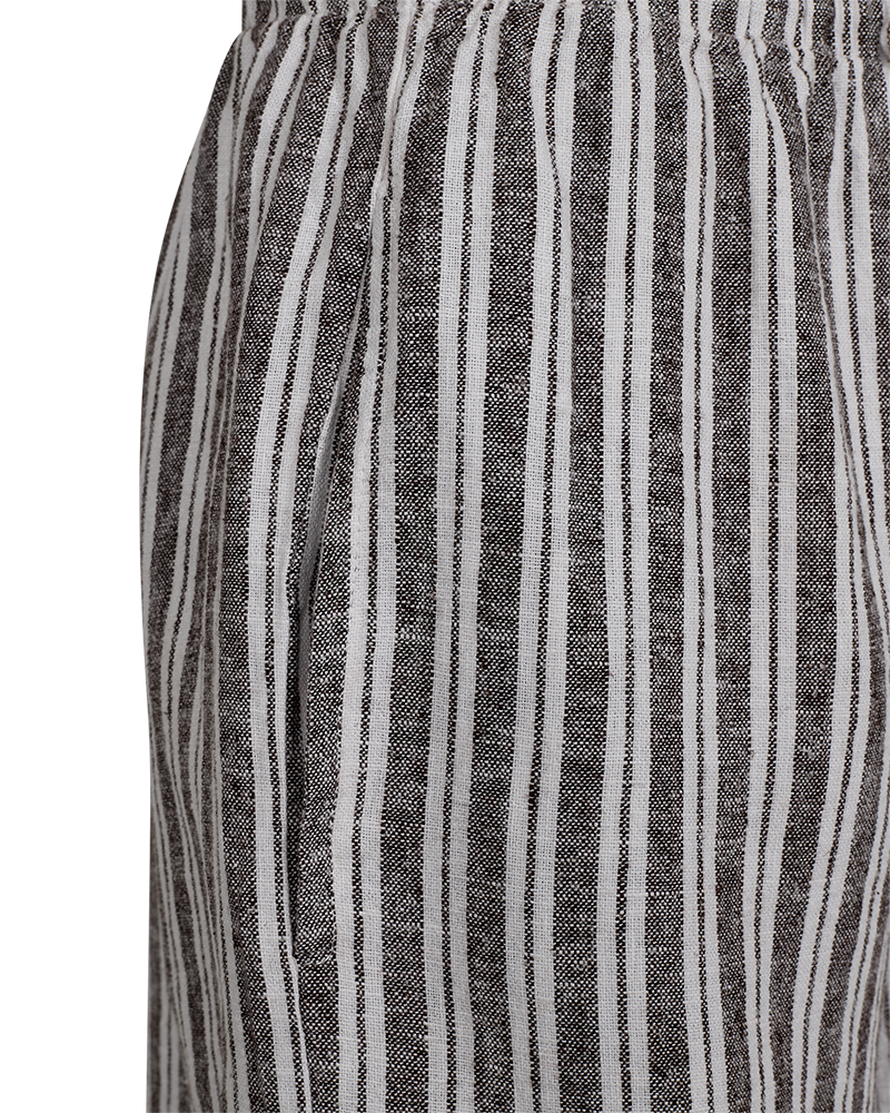 Fqlava-Shorts Stripe Coffee Bean w. Brilliant White