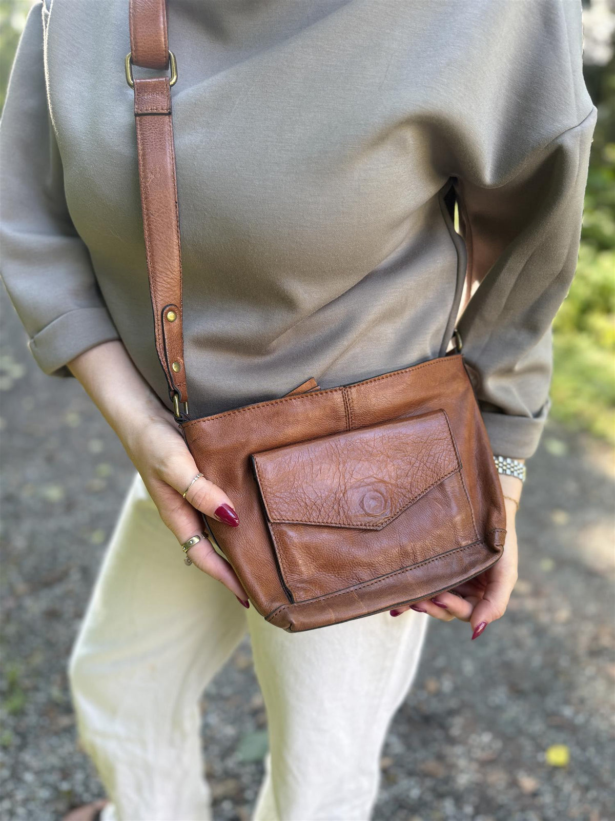 Luzia Smal Walnut