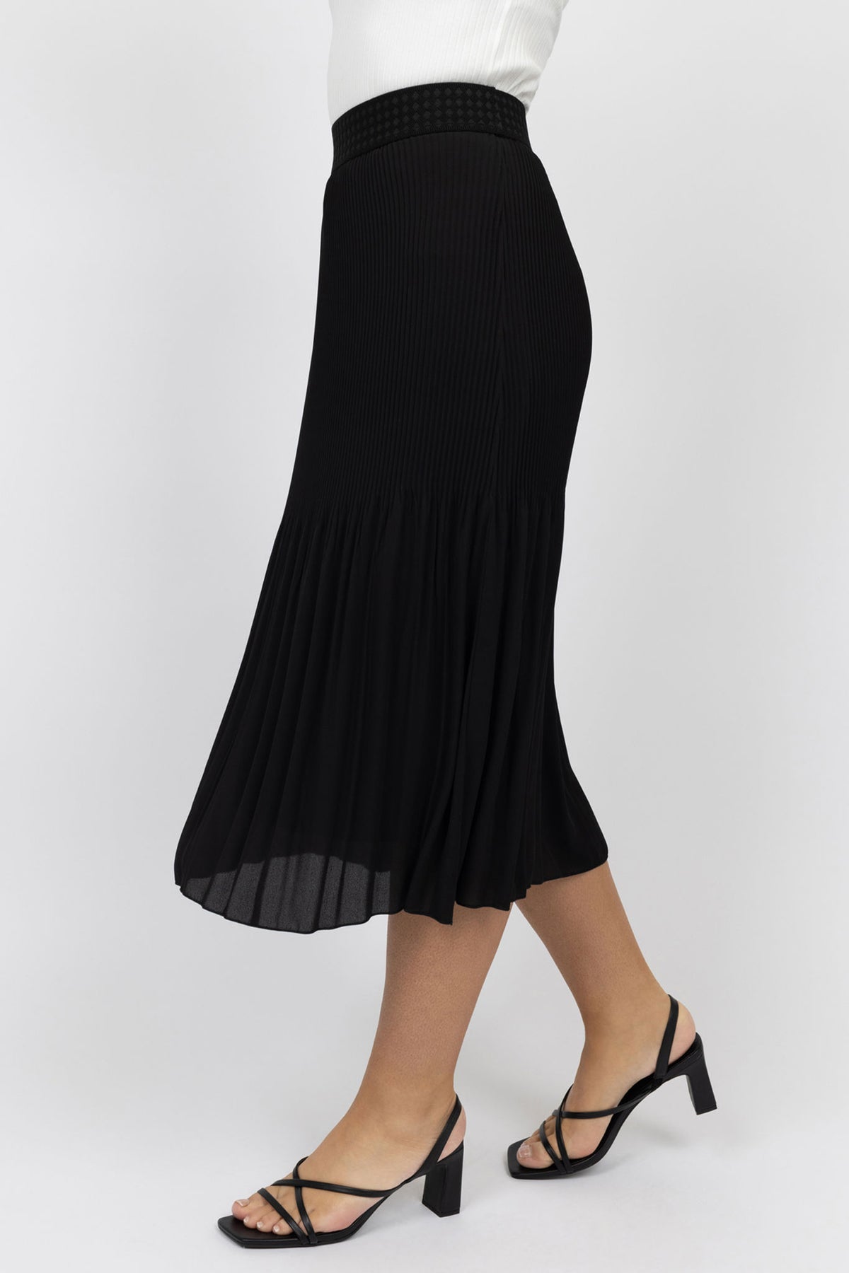 Rise Skirt Black