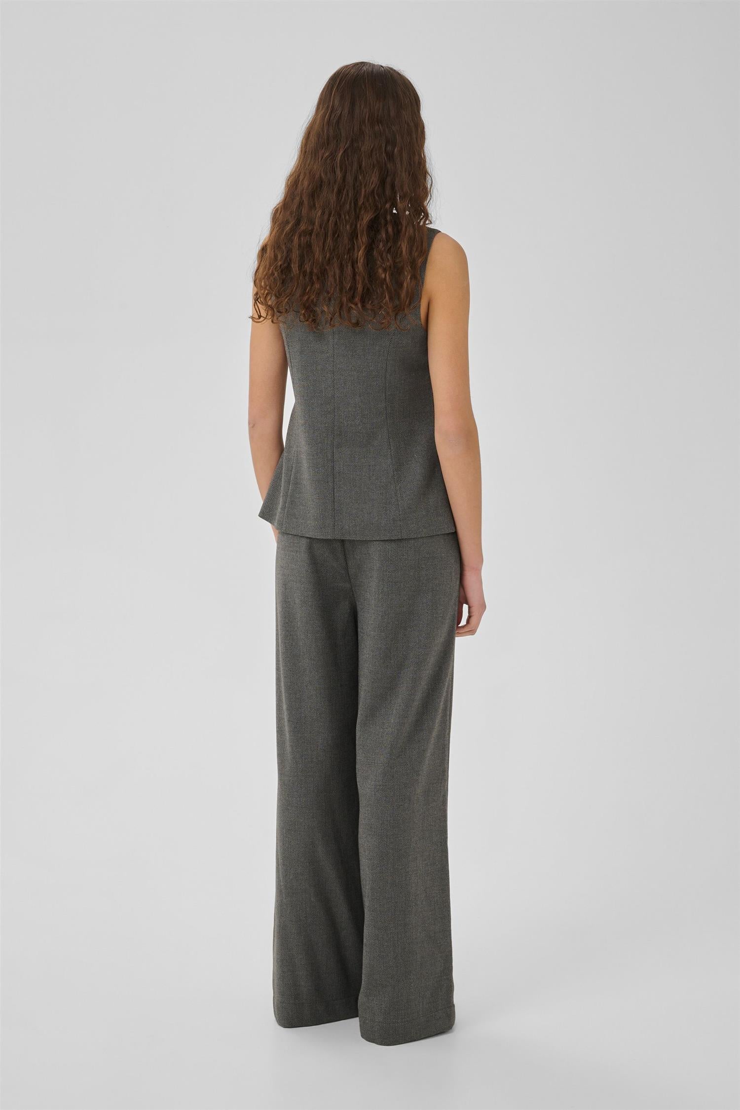 Mwdina Vest