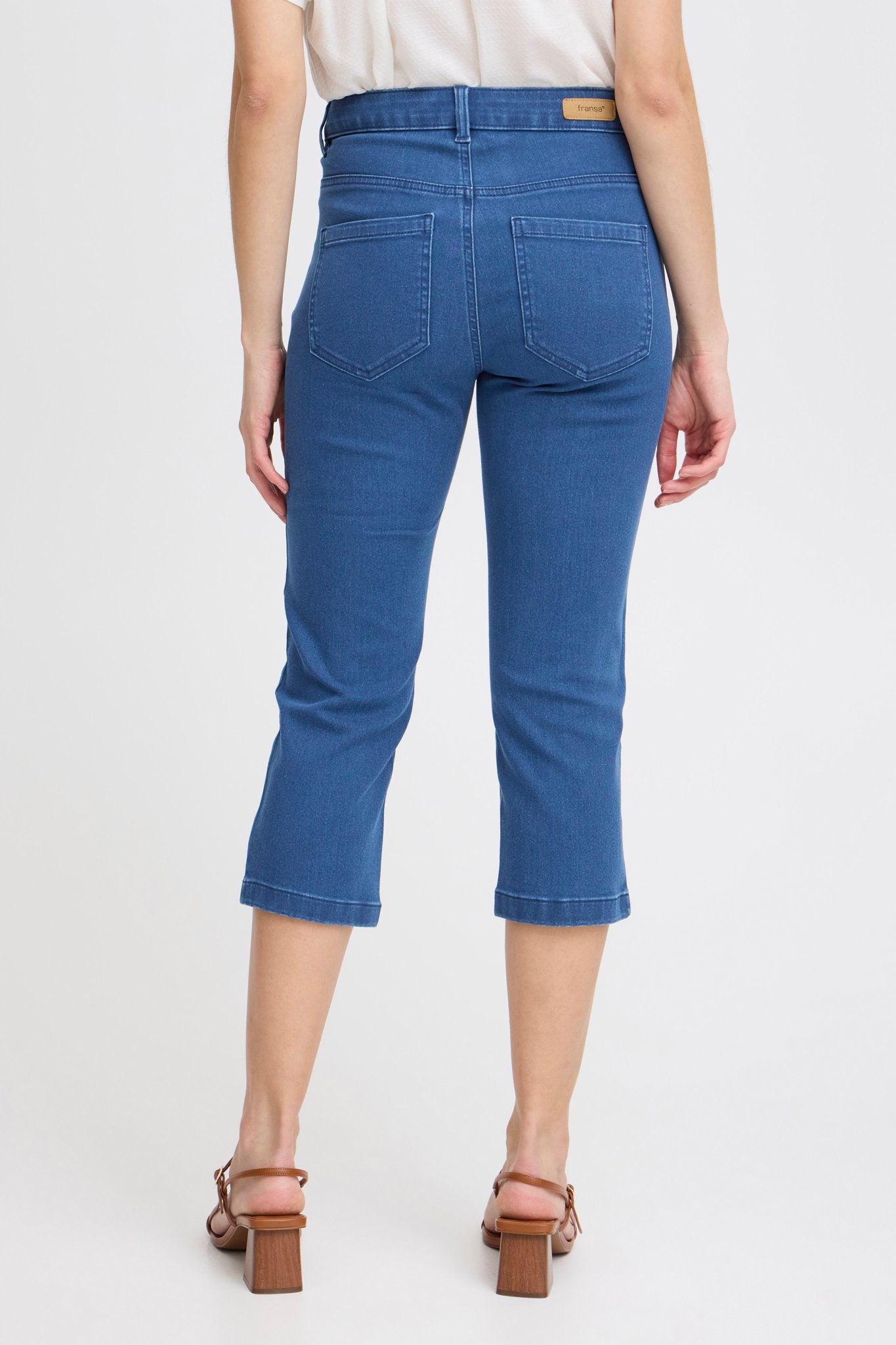 Luxe Elli Capri Mid Blue Denim