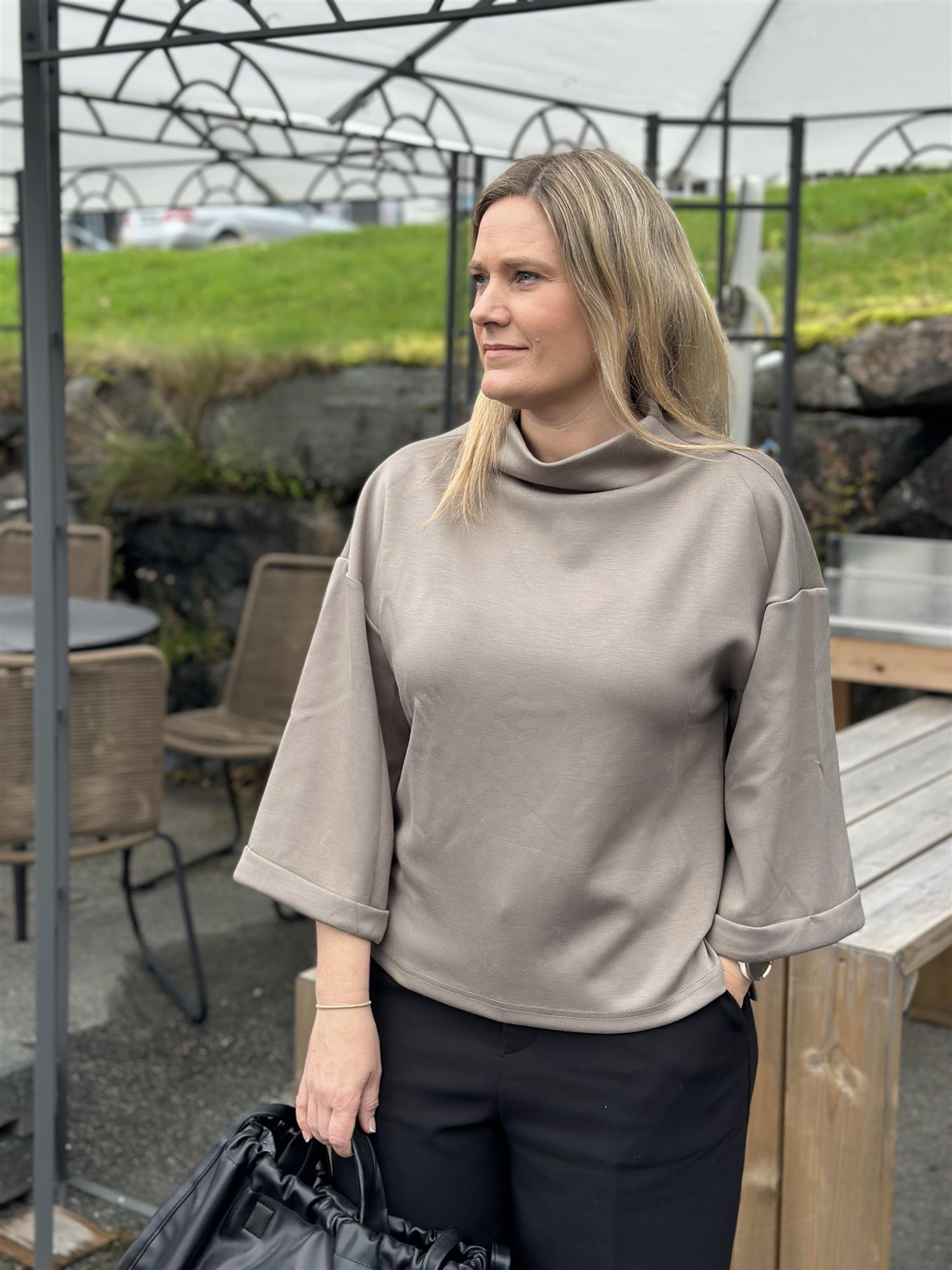 Elle Top Stone Sand