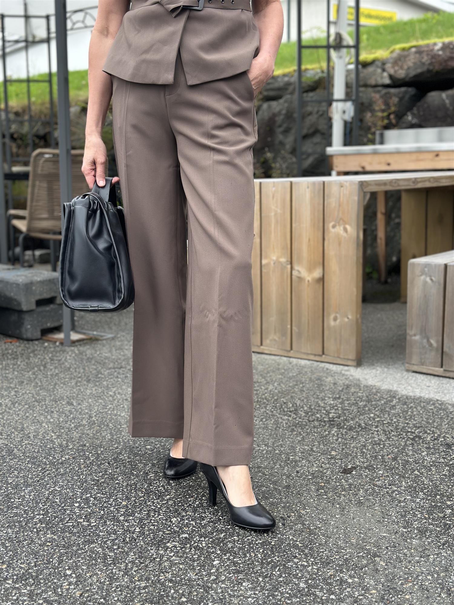 Reign Tailored Extra Wide Taupe Brown