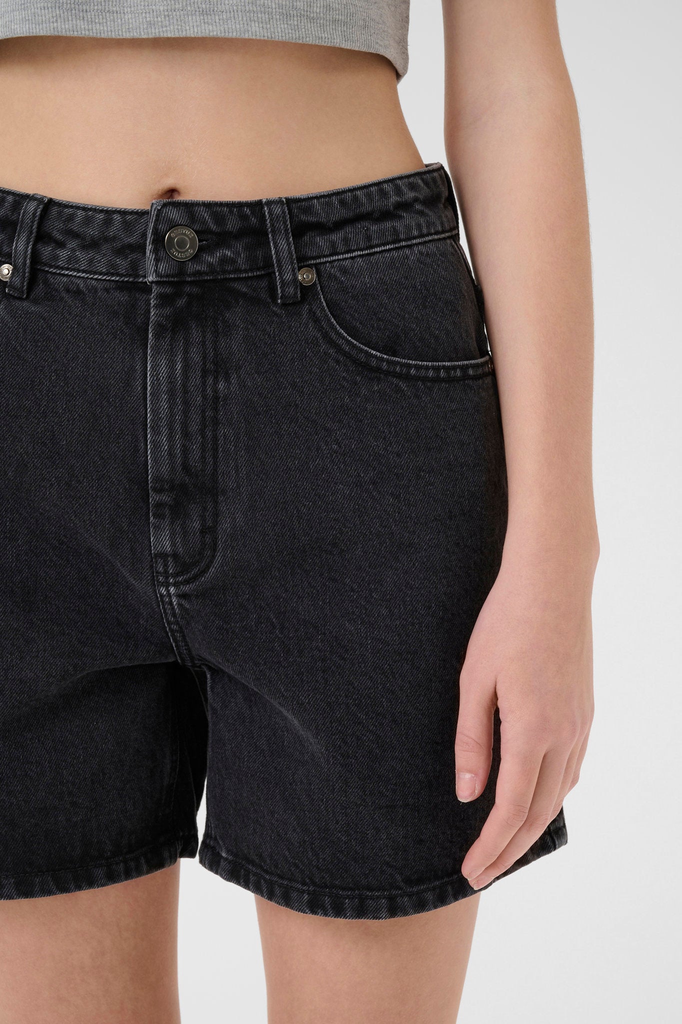 Dena HW Shorts Washed Black