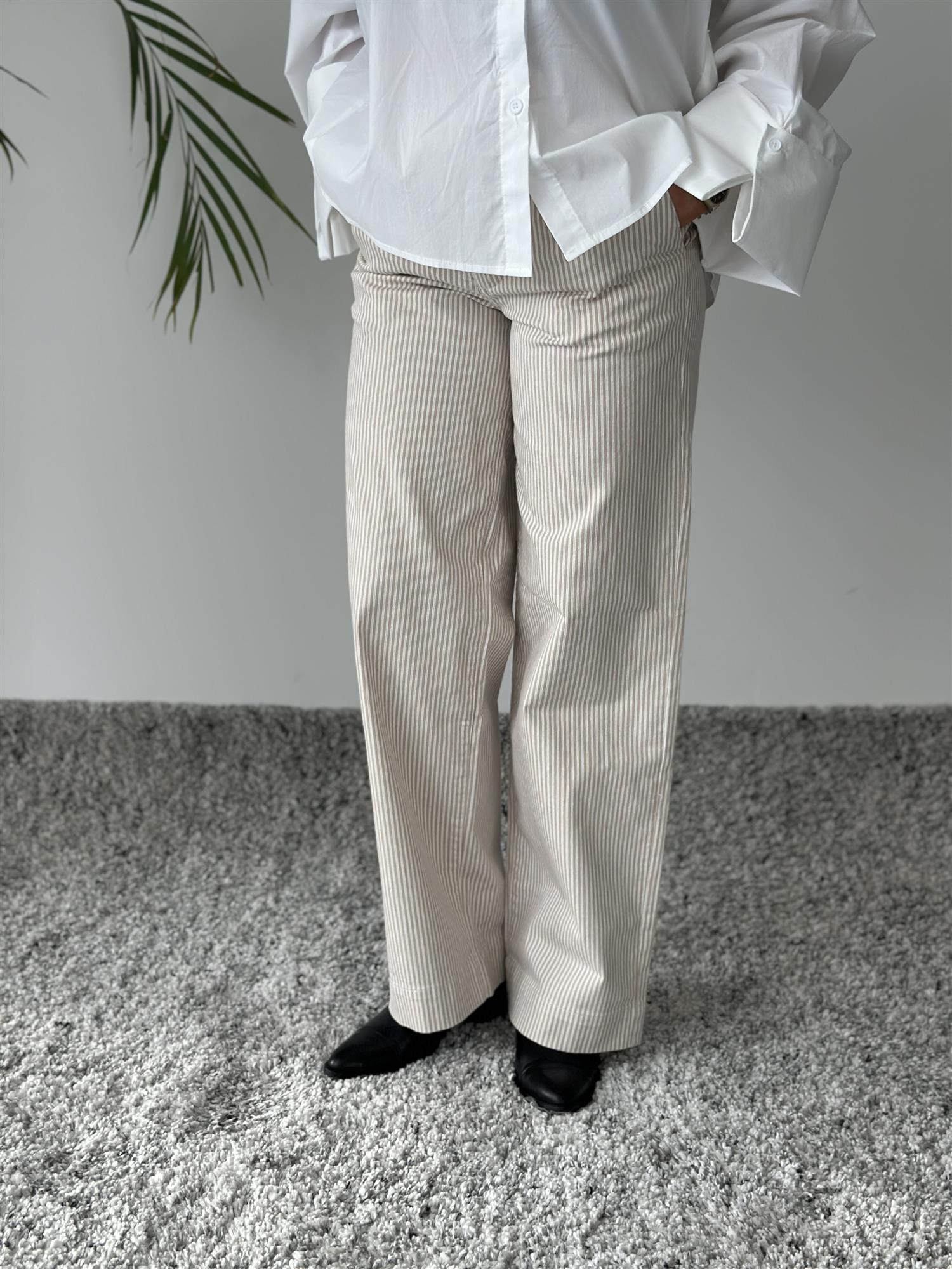 EricaFV 825 Oat Milk Stripe