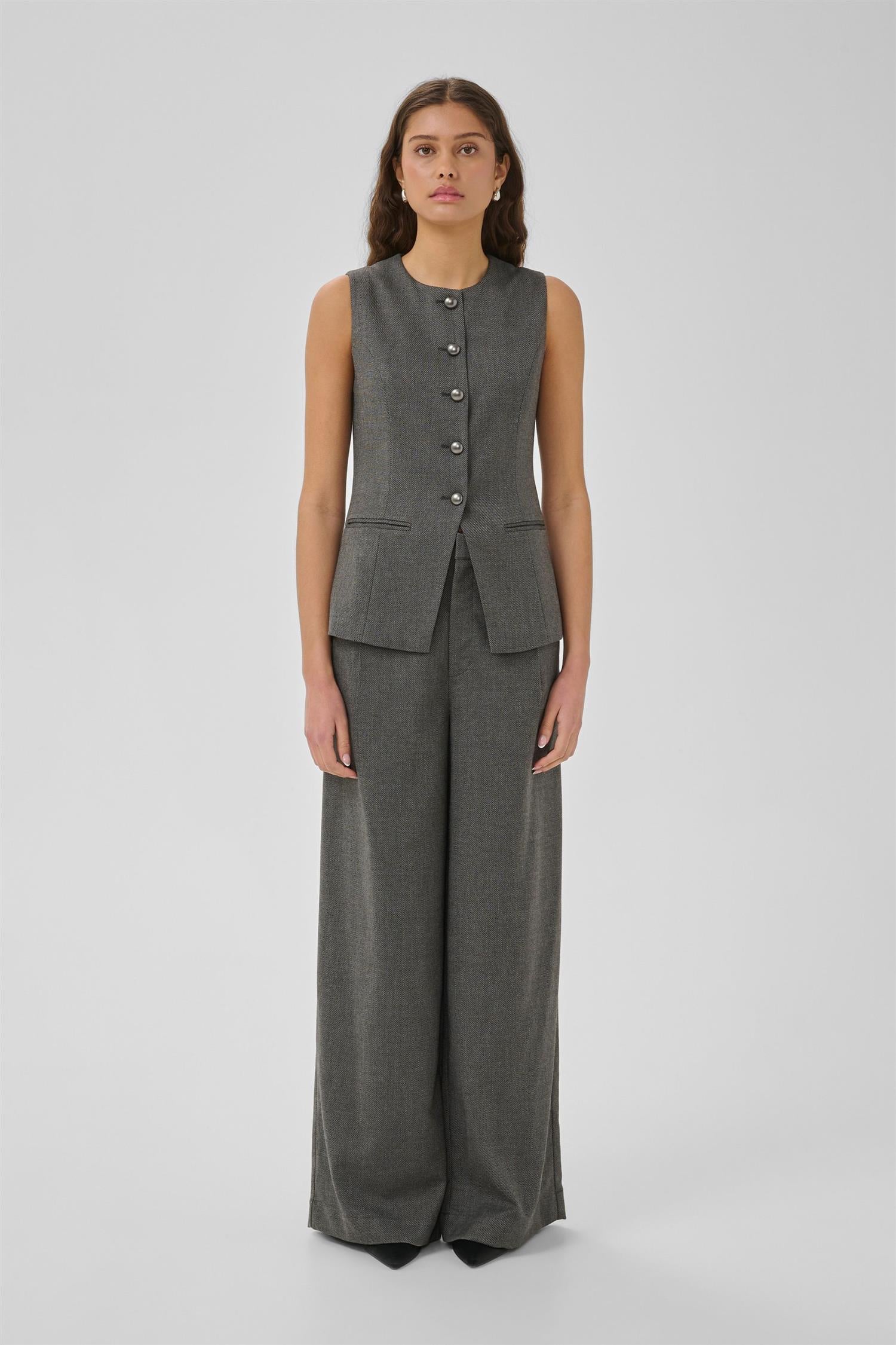 Mwdina Vest