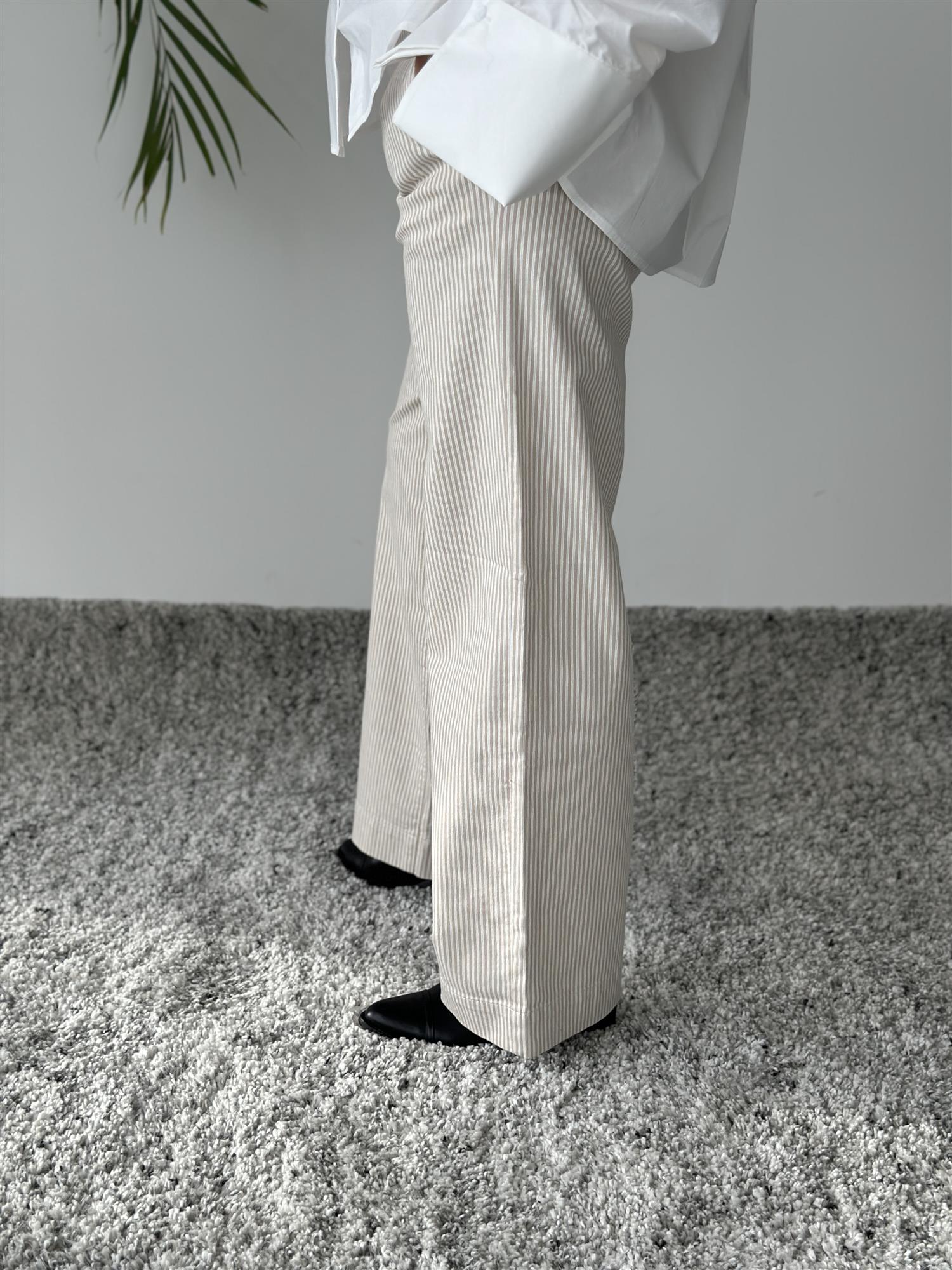 EricaFV 825 Oat Milk Stripe