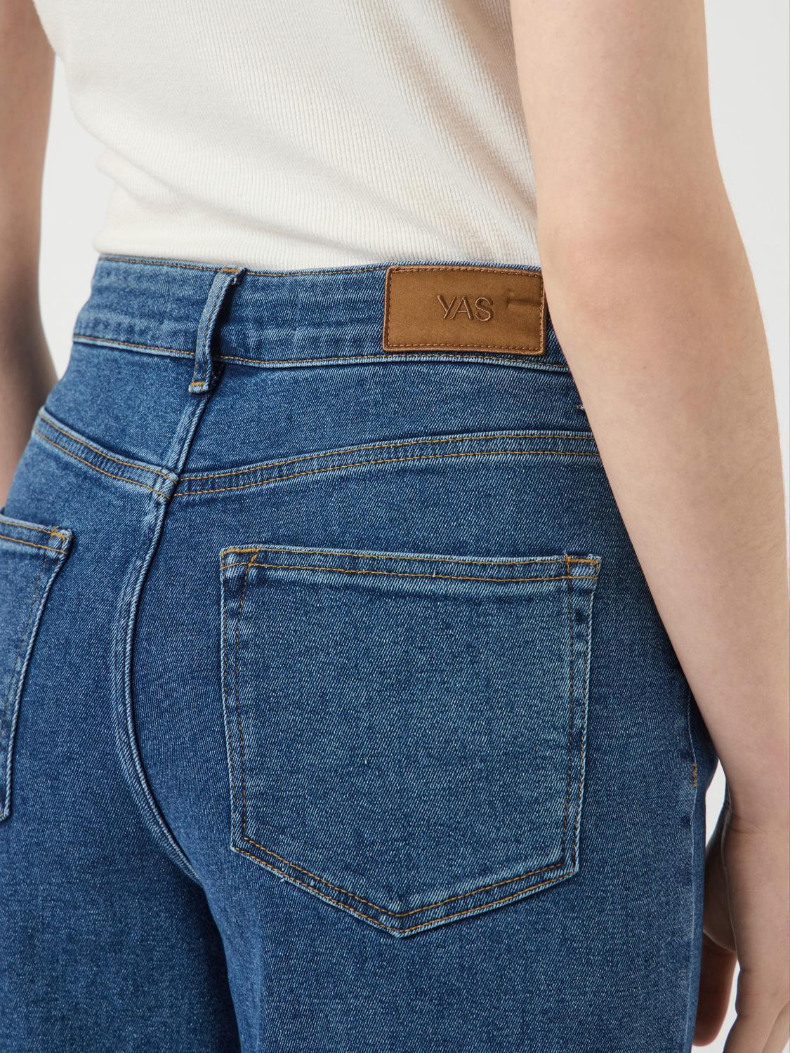 Rosie HW Straight Jeans Medium Blue Denim