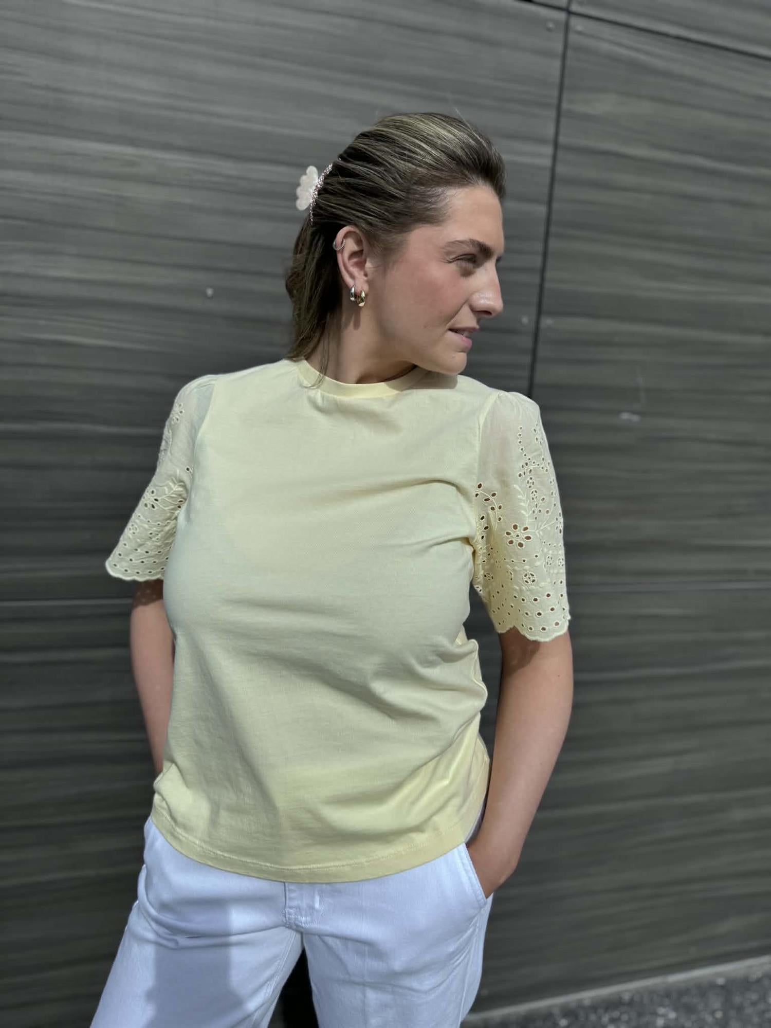 Yaslex Ss Top W. Emb Sleeves S. Noos