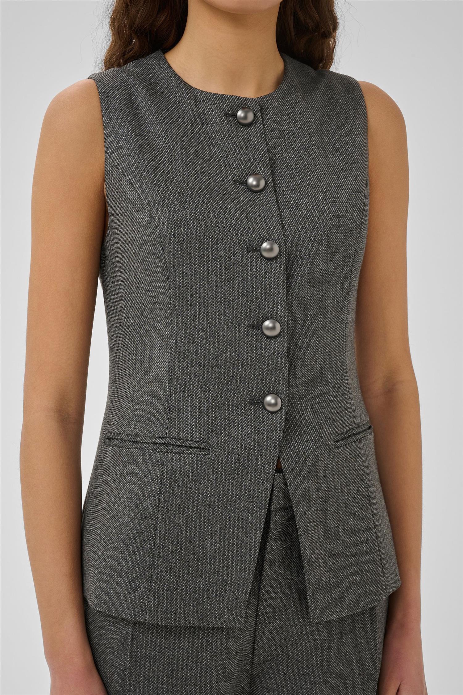 Mwdina Vest