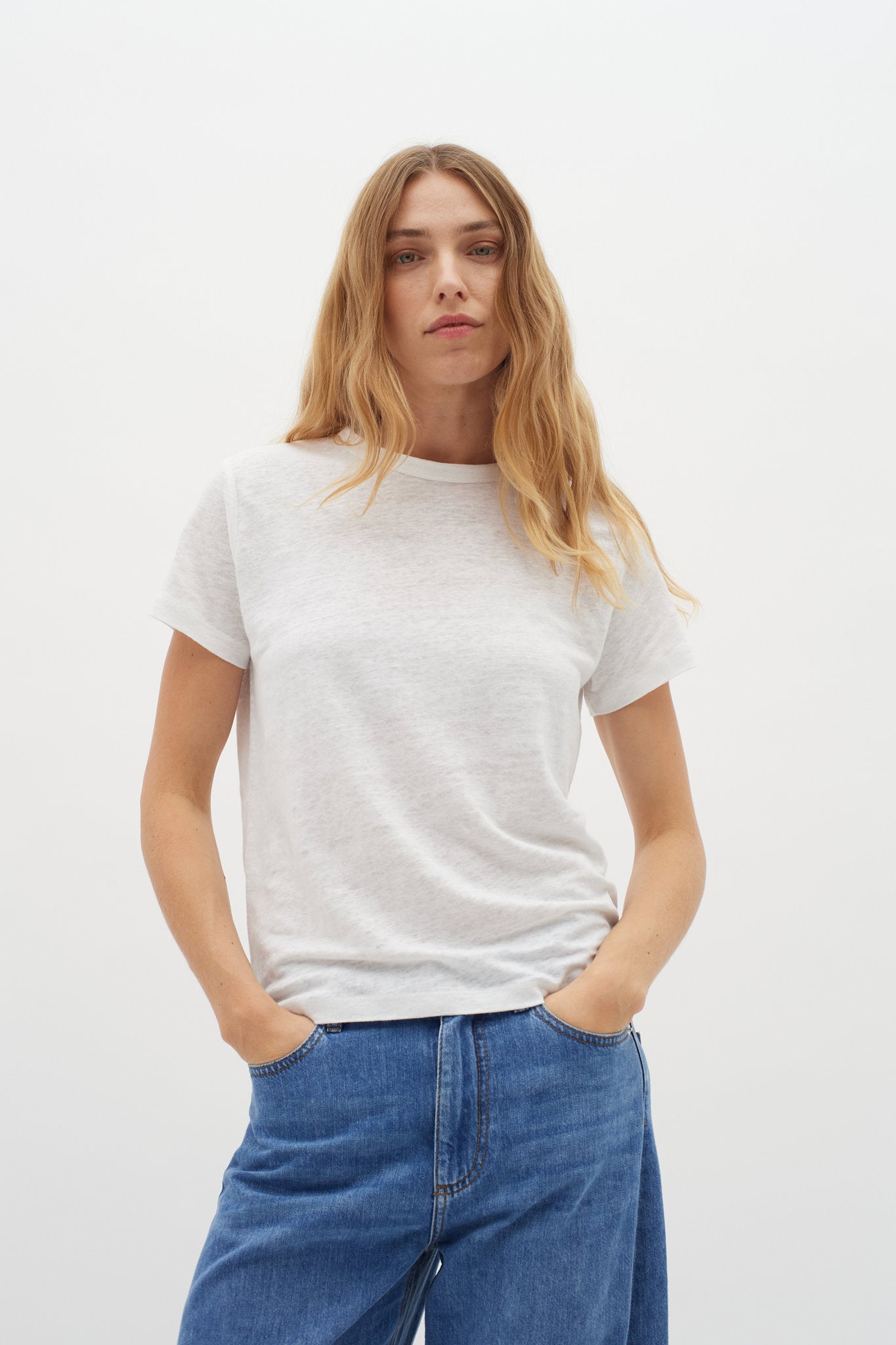 Alma T-shirt Pure White