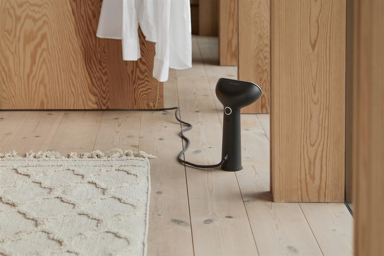 Cirrus no.3 Iron Steamer Charcoal