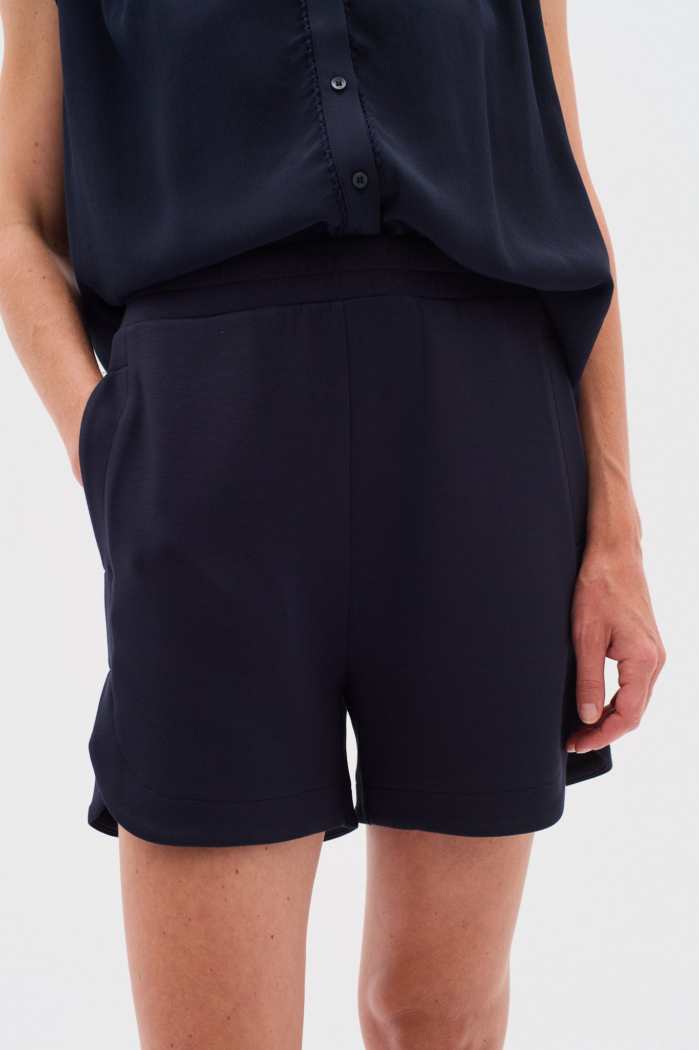 Hennieh Vincent Shorts Marine Blue