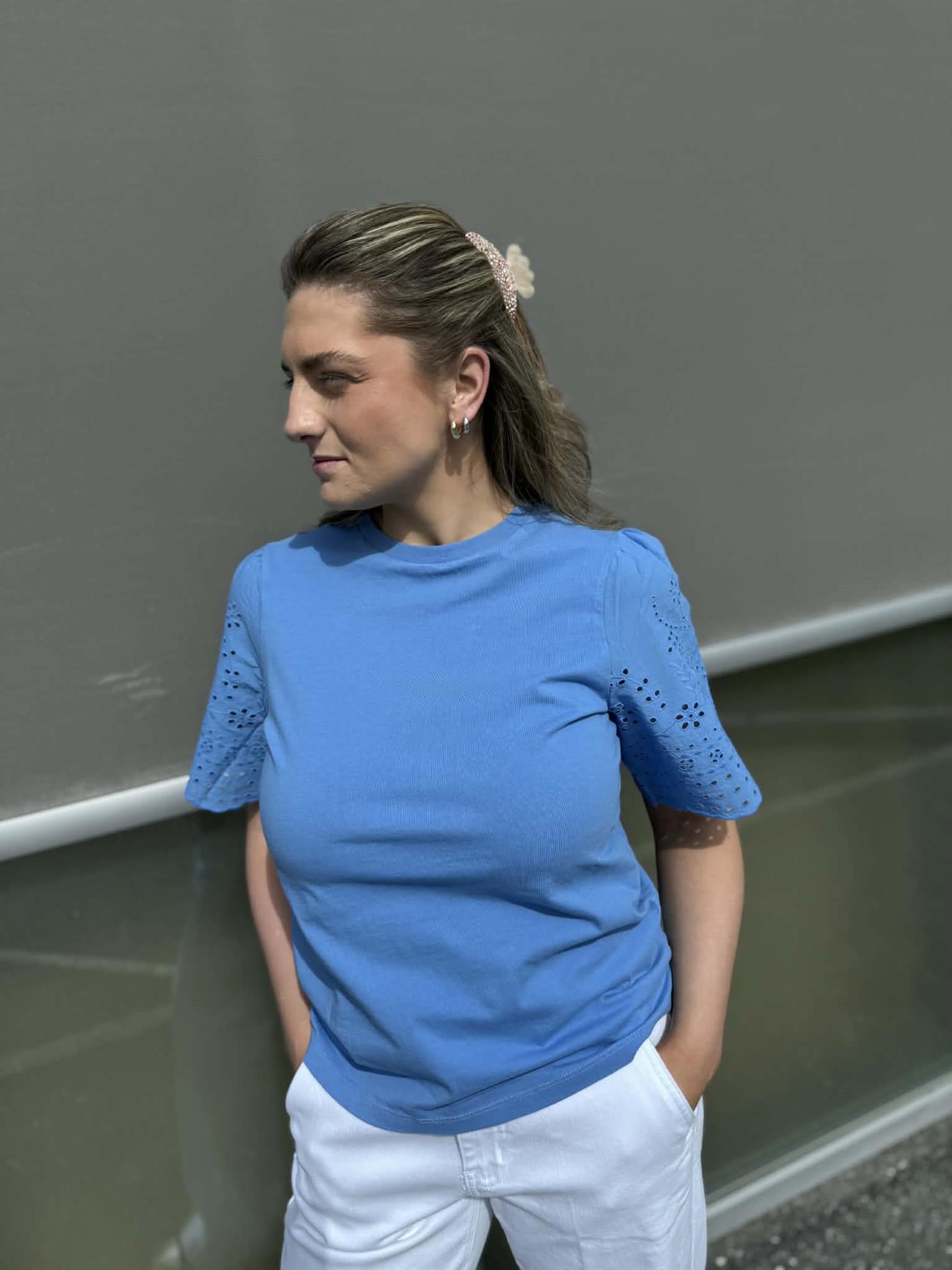 Yaslex Ss Top W. Emb Sleeves Marina