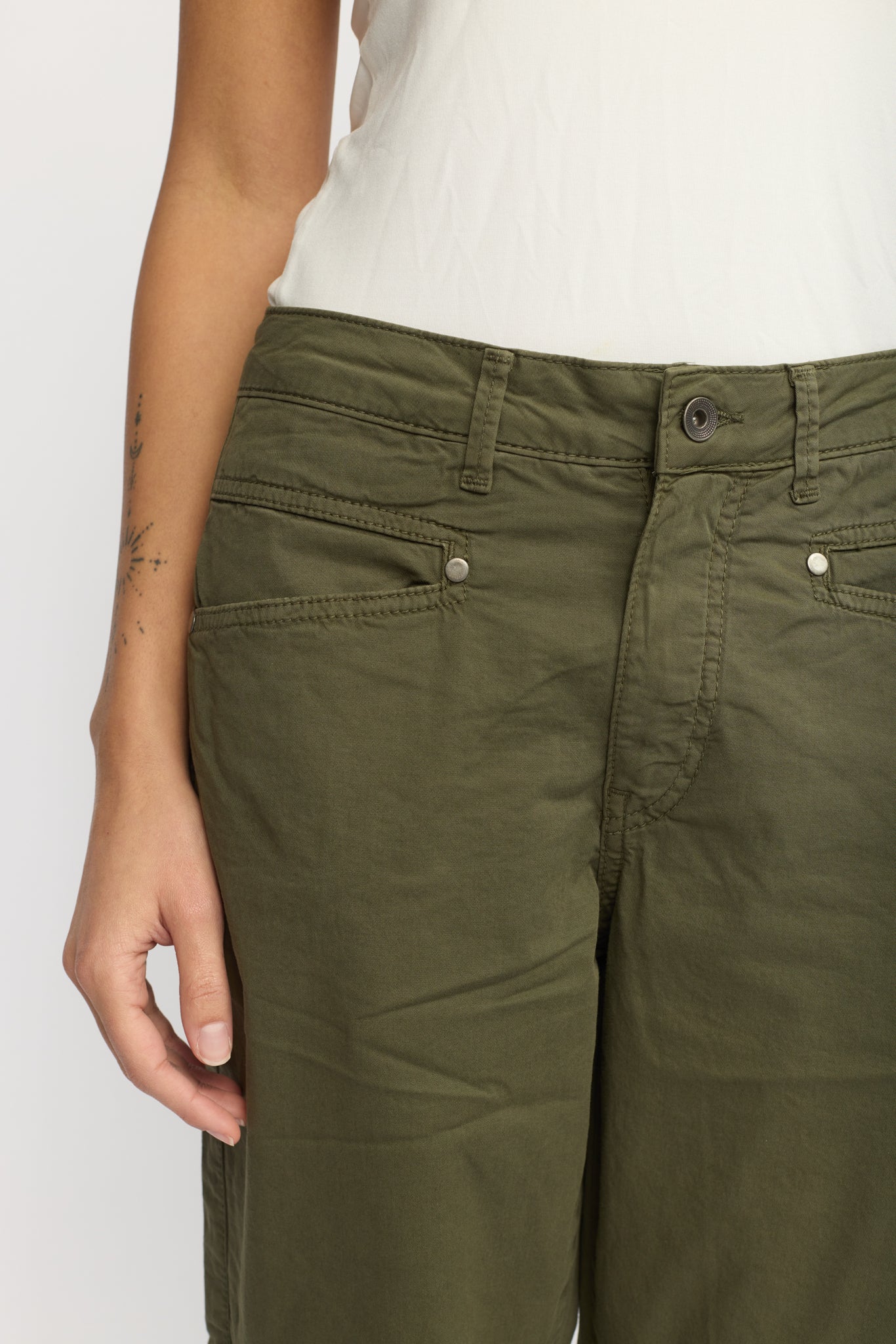 Tess Capri Khaki