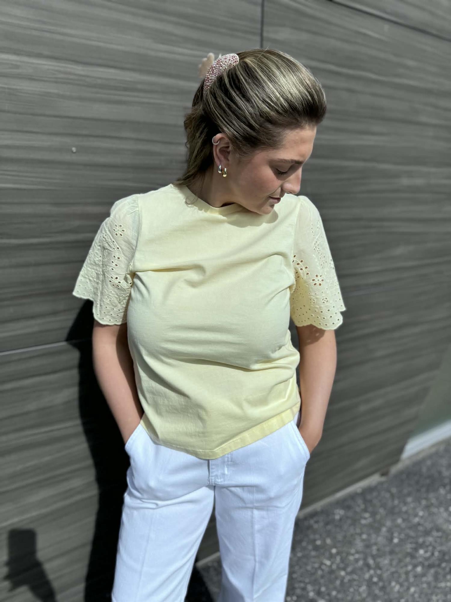 Yaslex Ss Top W. Emb Sleeves S. Noos