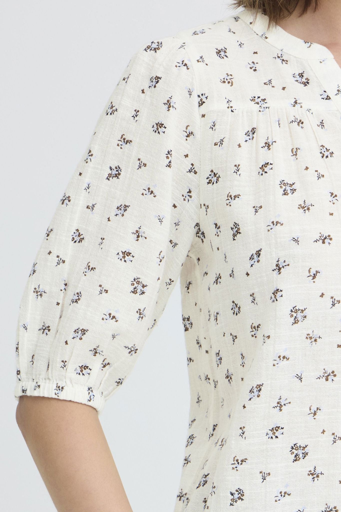 Frbobbi Blouse 1 Cream w Brown Blue Floral