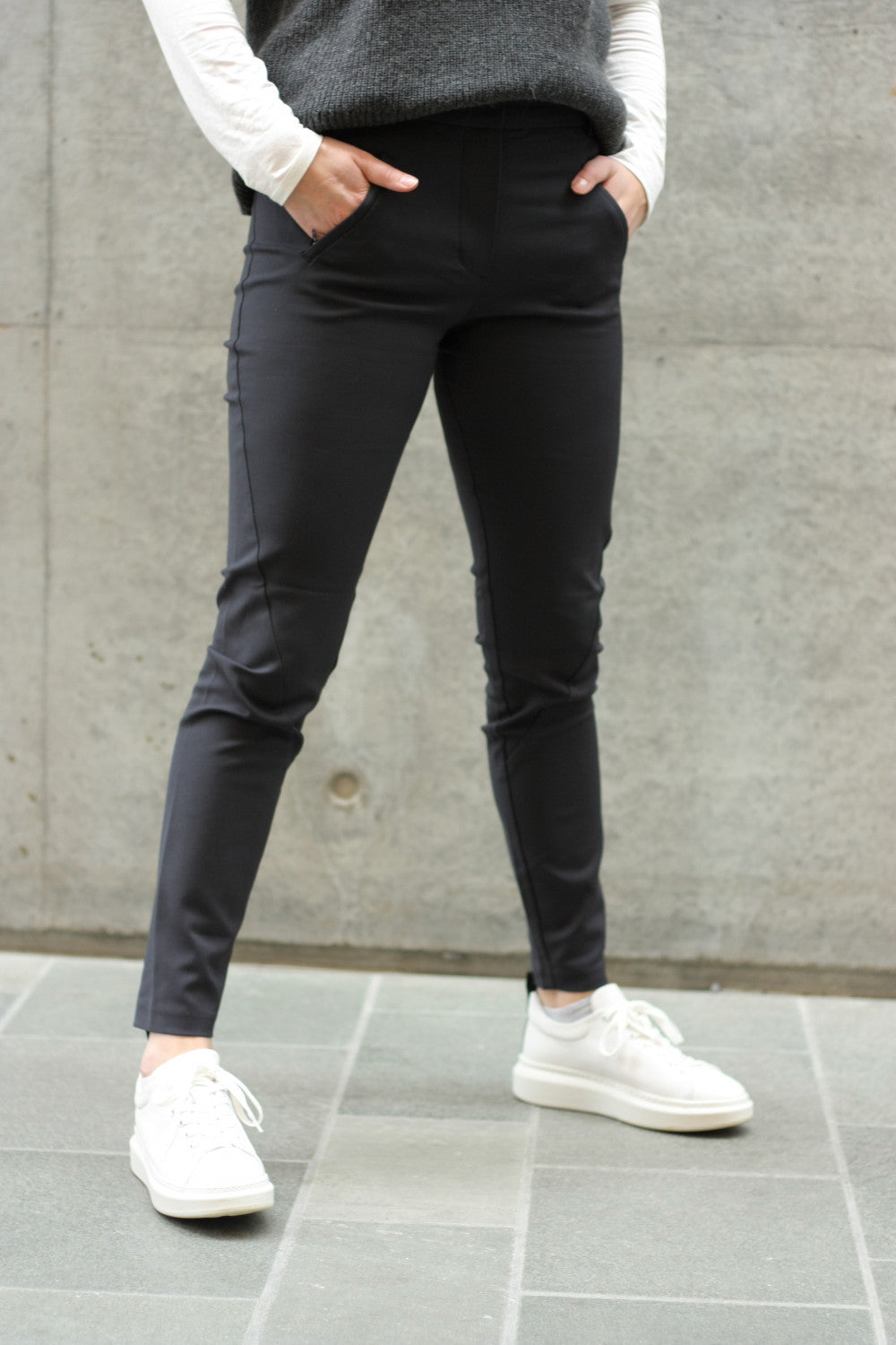 Angelie 238 Navy Jeggin