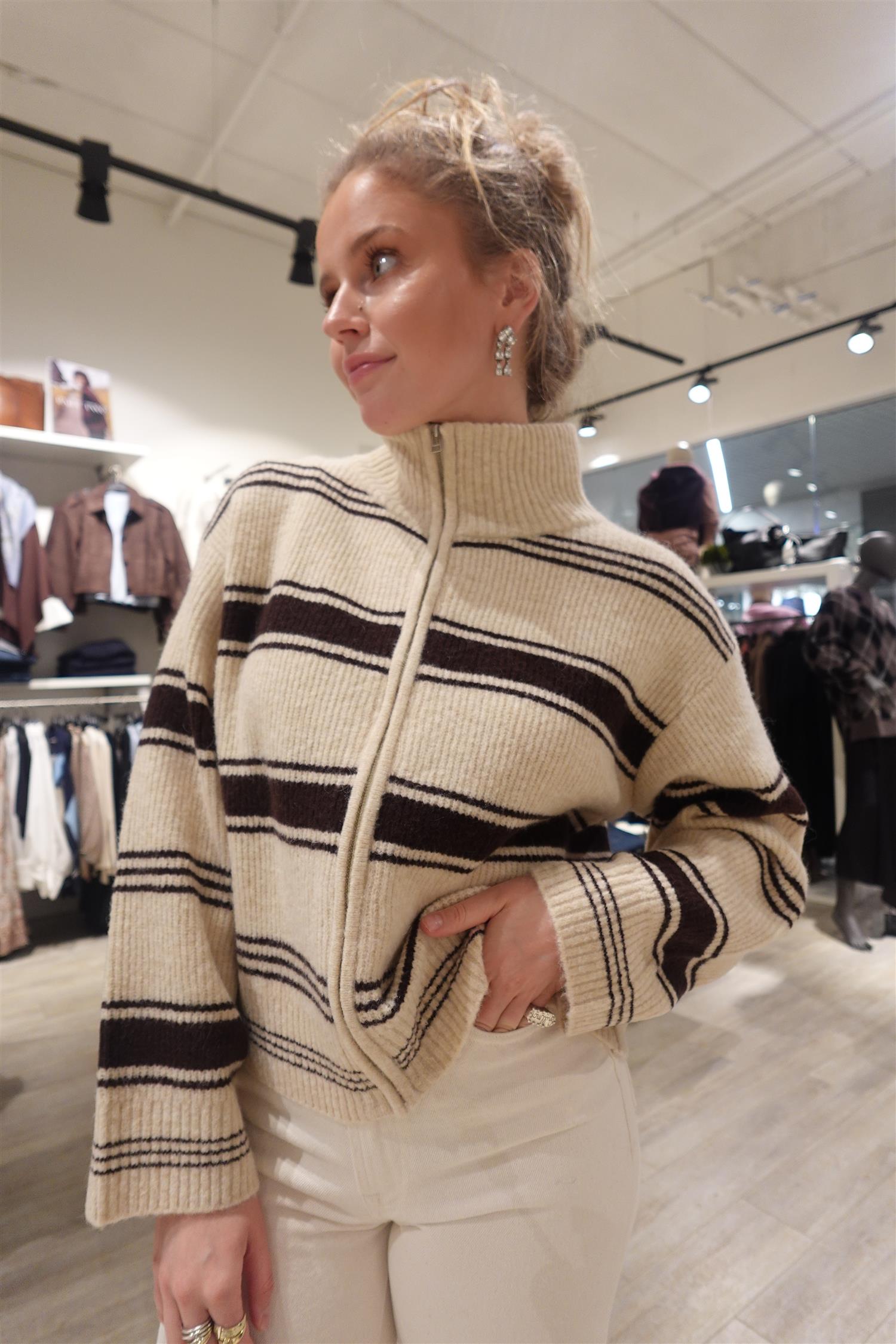 Camiriapw Pullover Off White w Brown Stripes