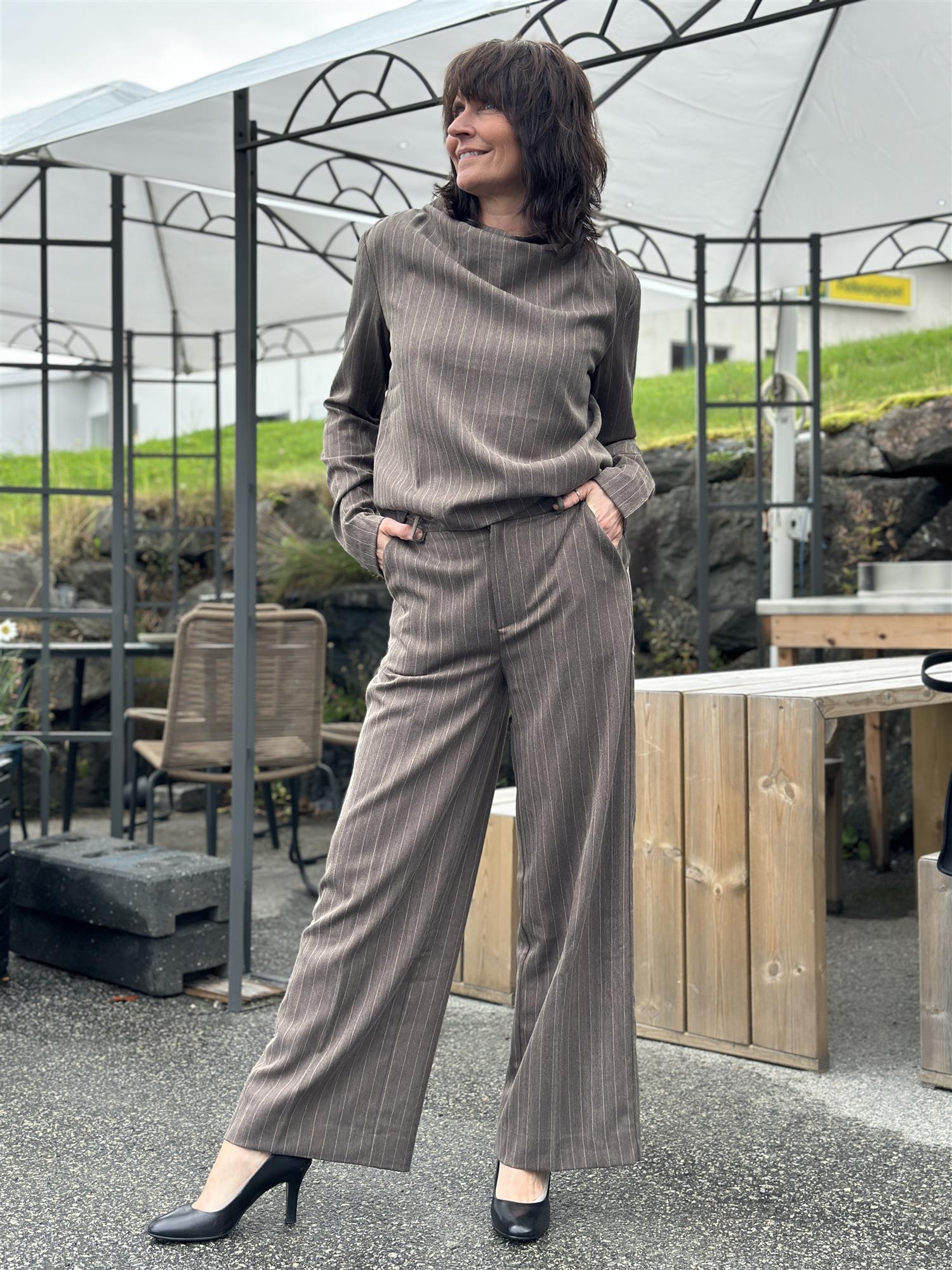Reign Tailored Structured Pants Mole Stripe