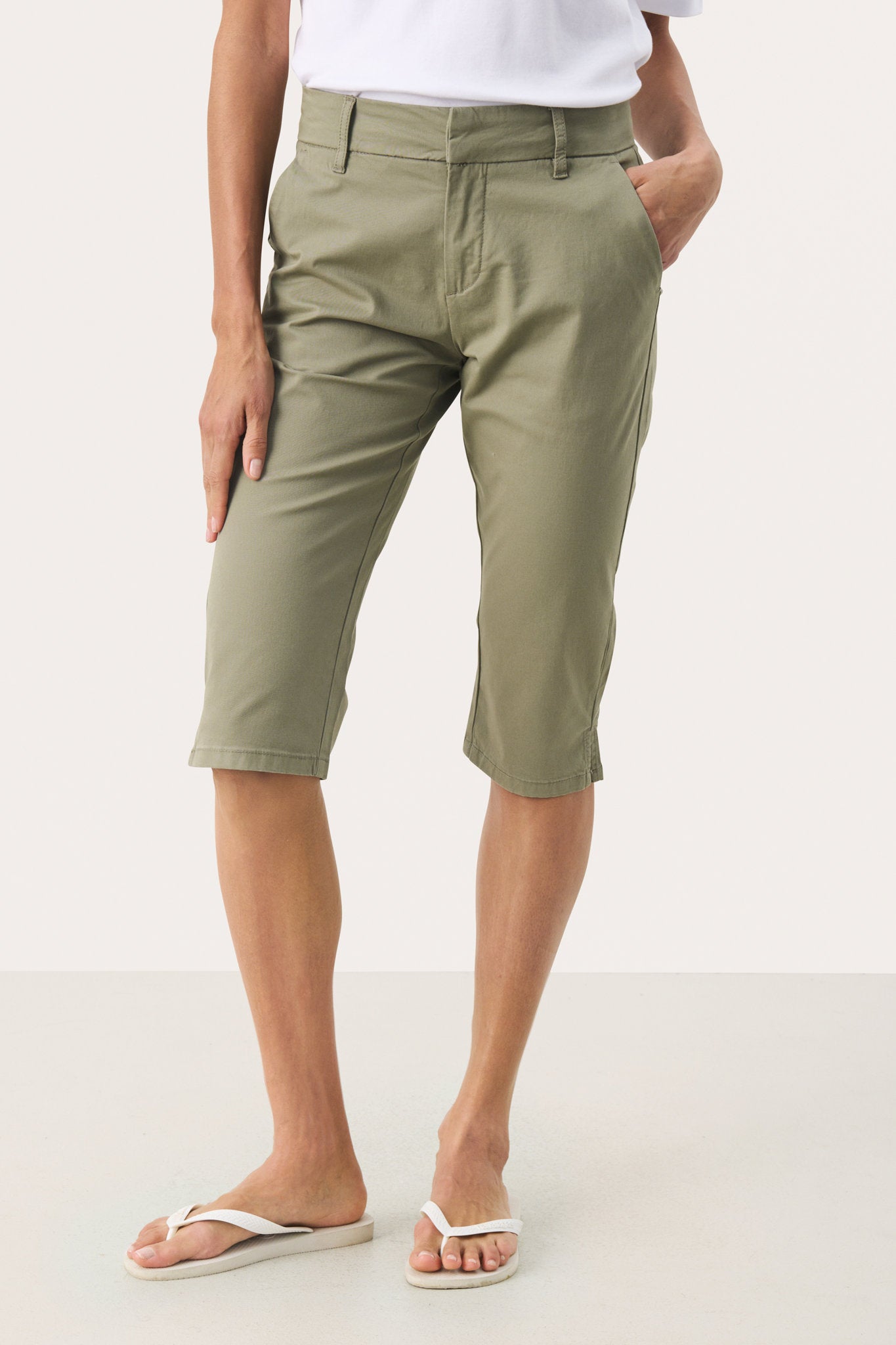 Renata Capri Pant Vetiver