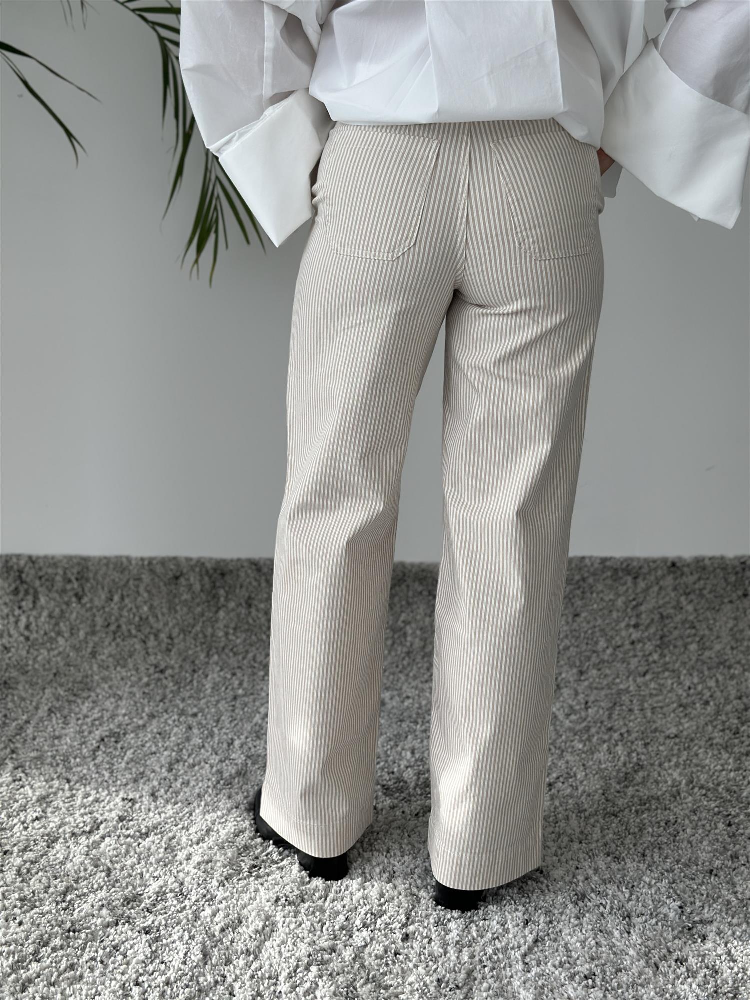 EricaFV 825 Oat Milk Stripe