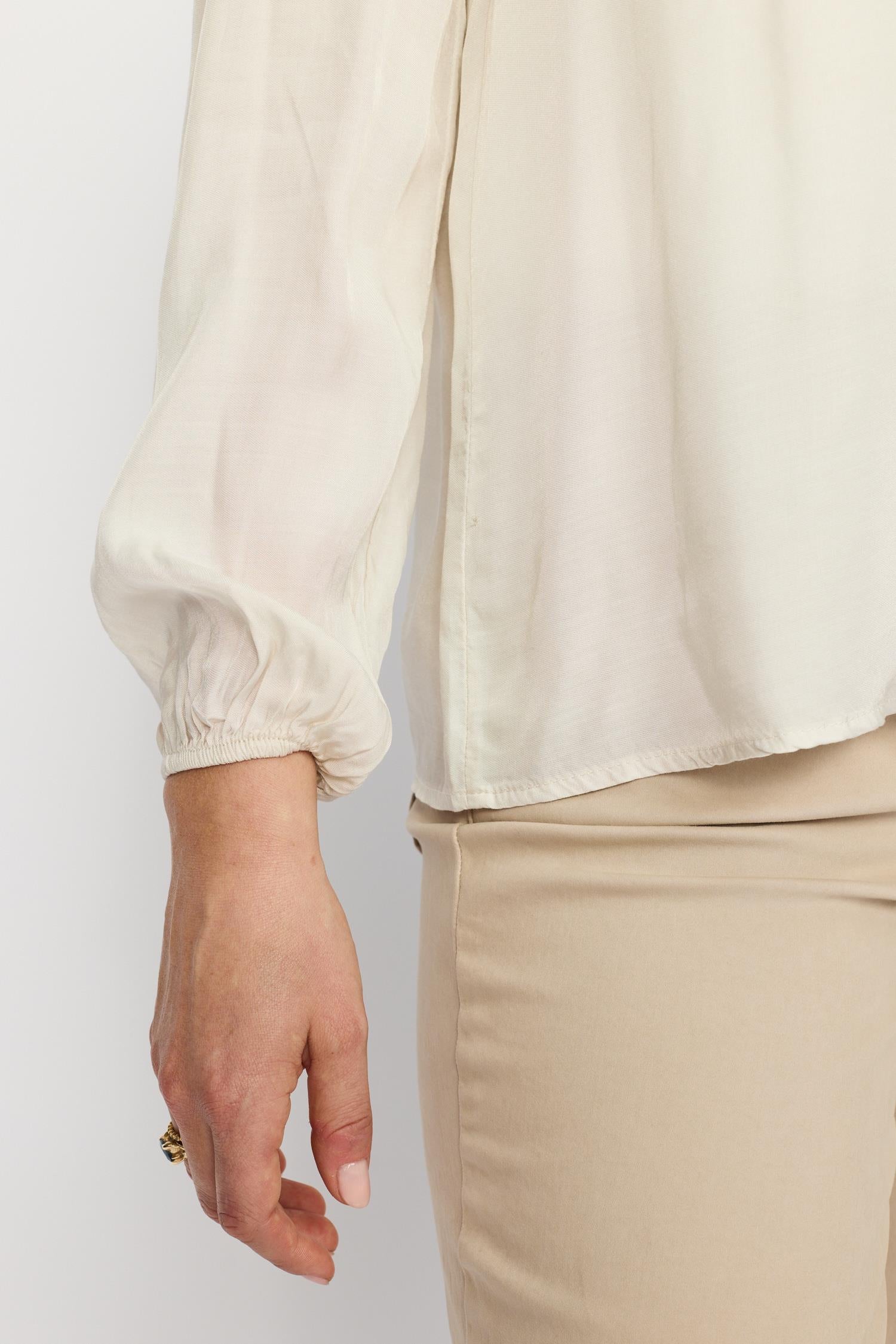 Vera Blouse Sand